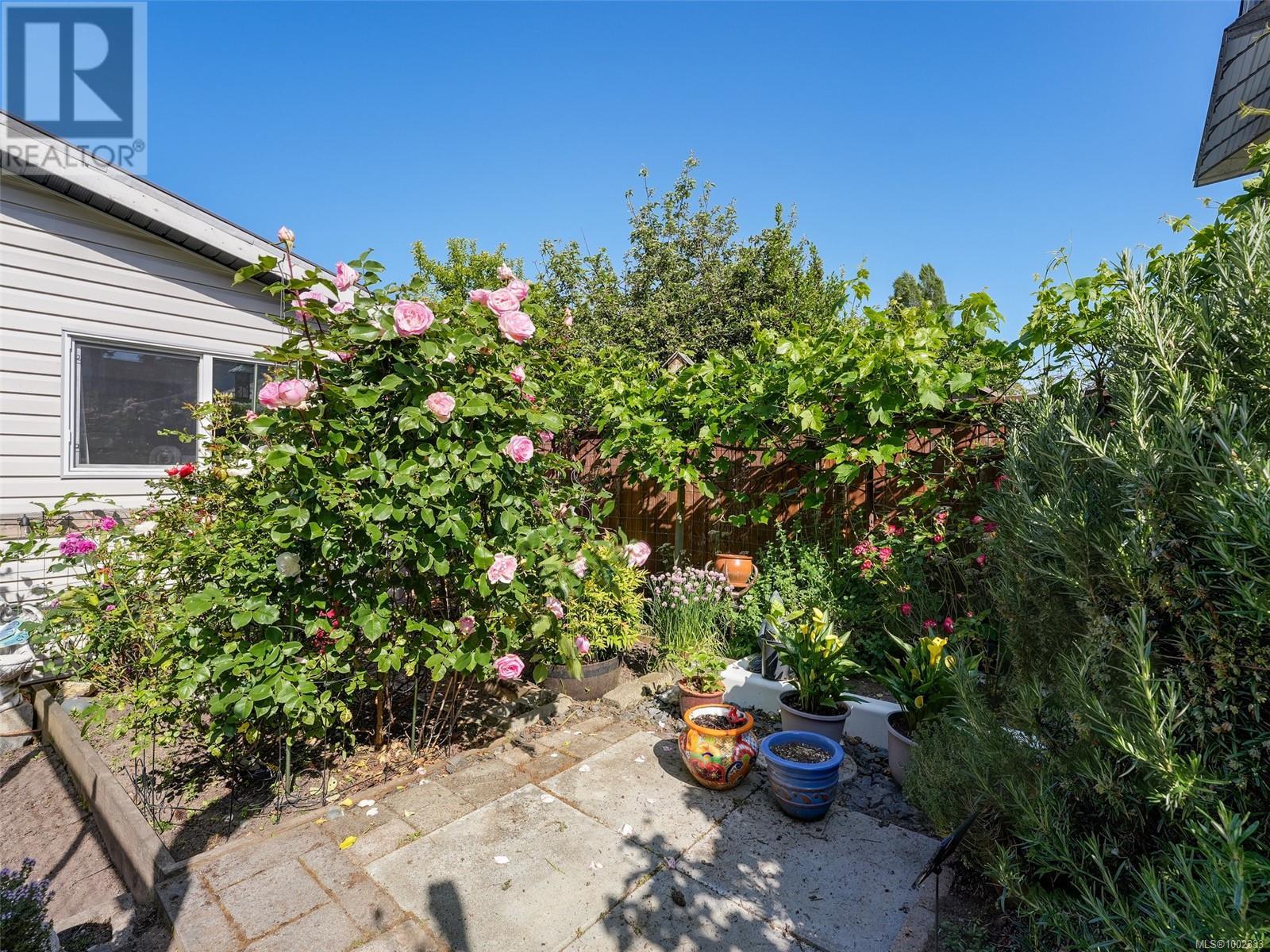 Single Family House for Sale in  Yew St Victoria 