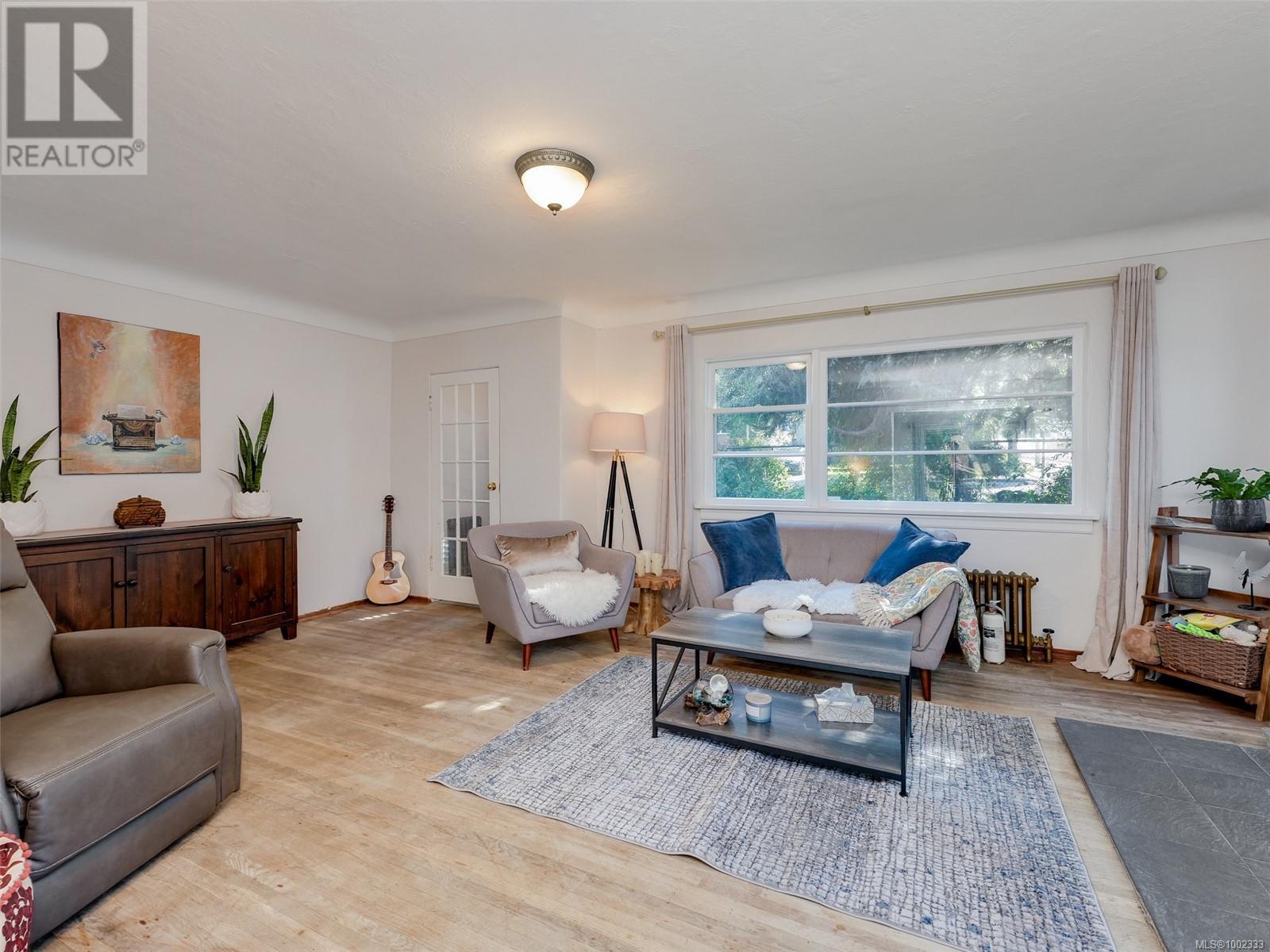 Single Family House for Sale in  Yew St Victoria 