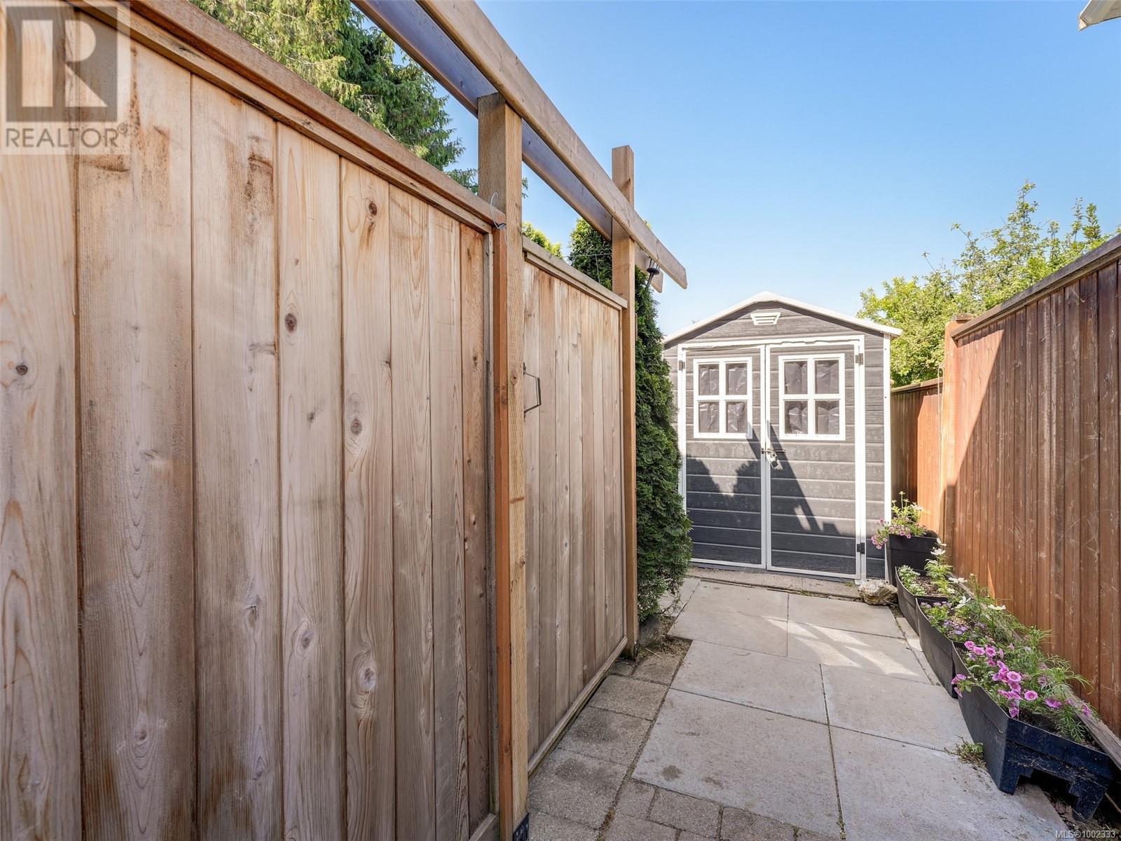 Single Family House for Sale in  Yew St Victoria 