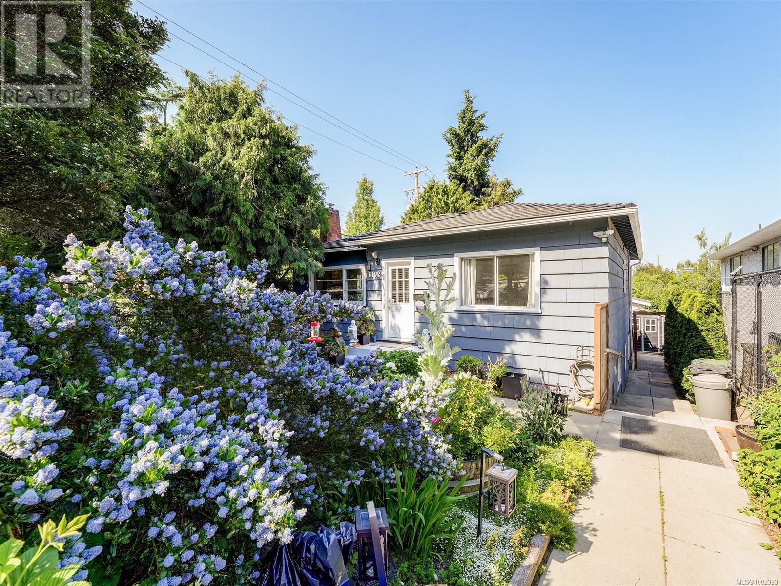 Single Family House for Sale in  Yew St Victoria 