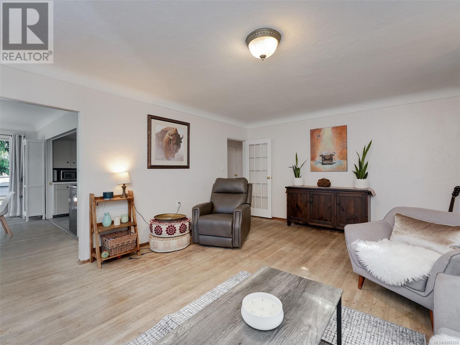 Single Family House for Sale in  Yew St Victoria 