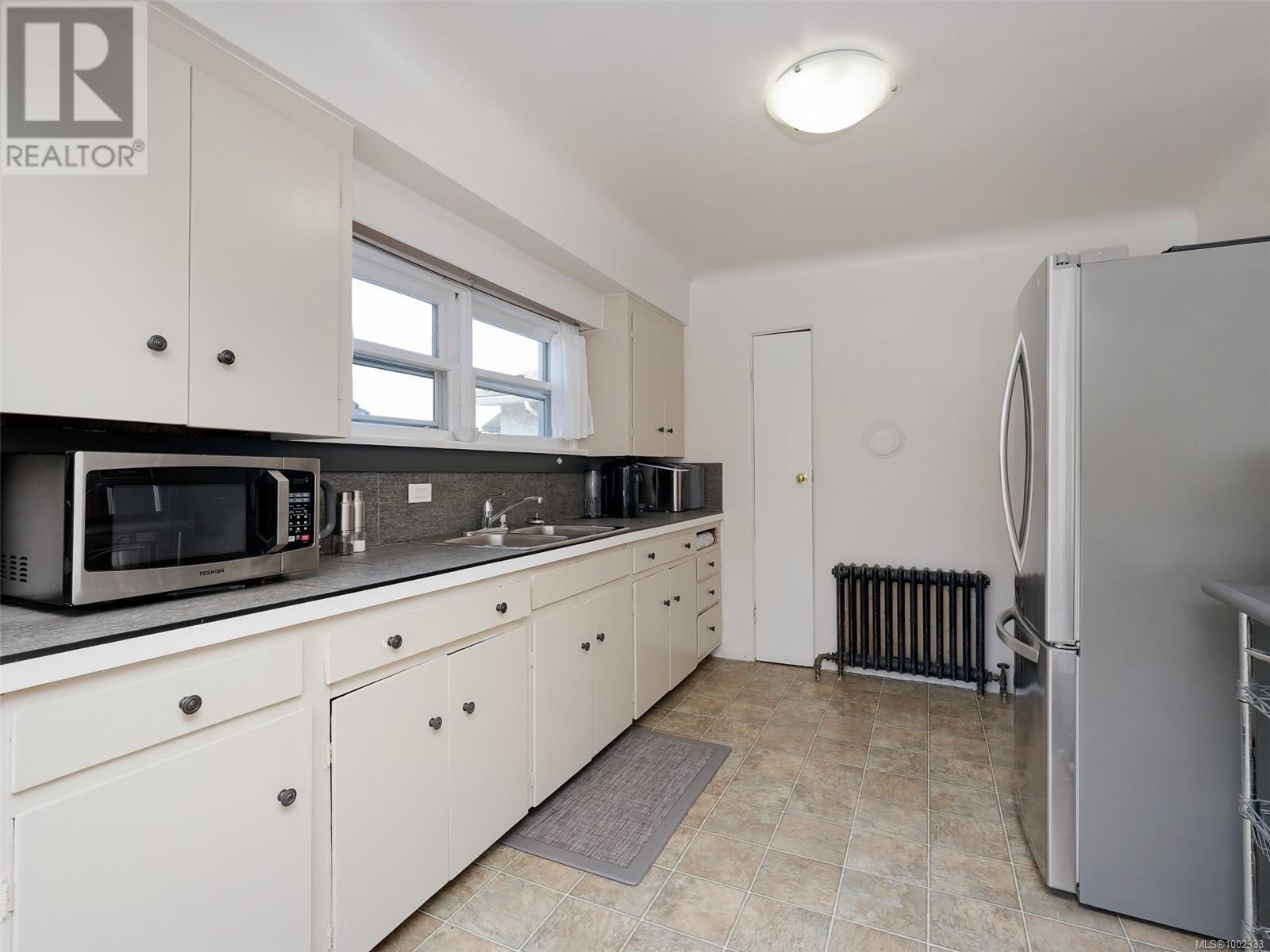 Single Family House for Sale in  Yew St Victoria 
