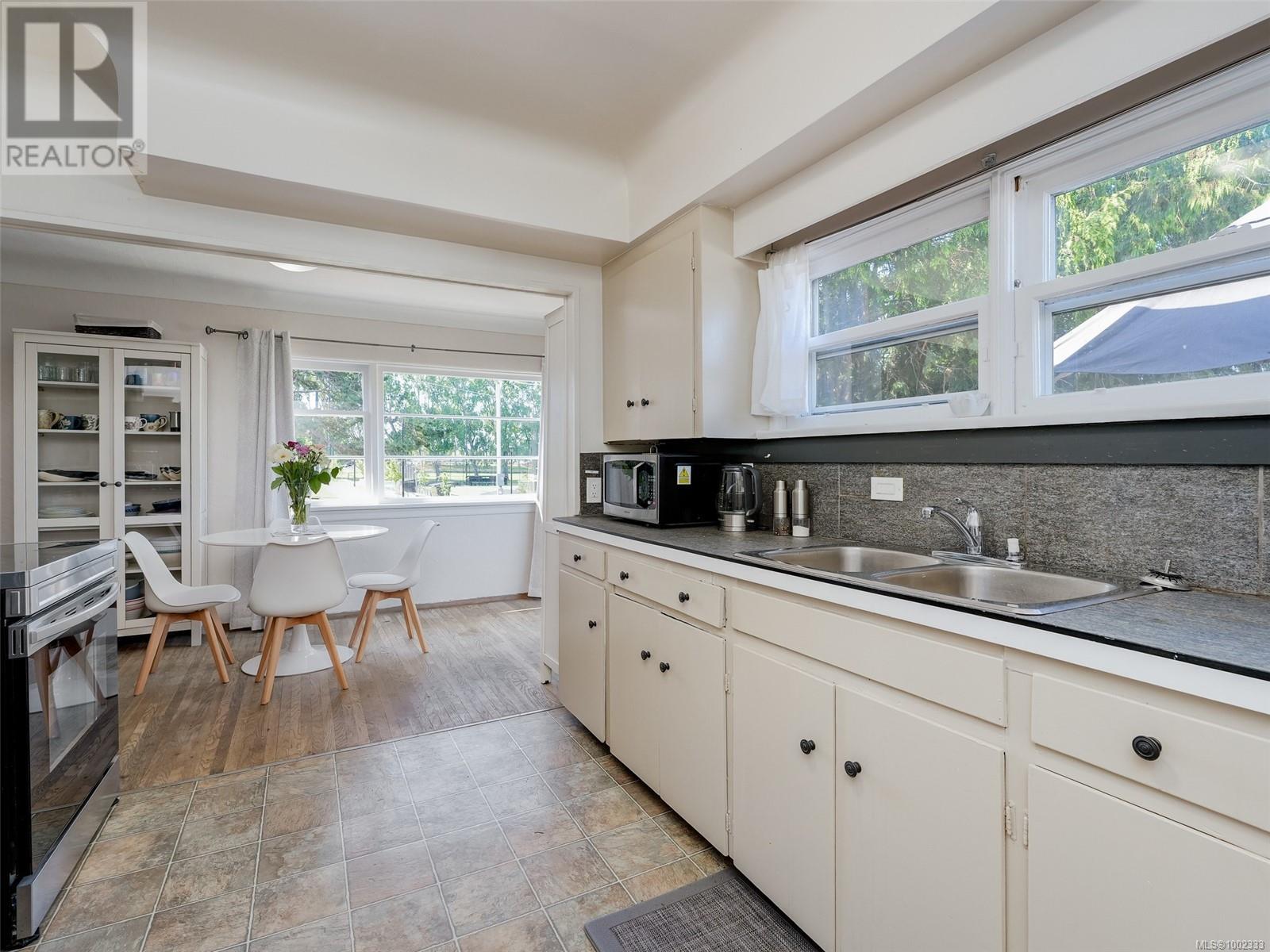 Single Family House for Sale in  Yew St Victoria 