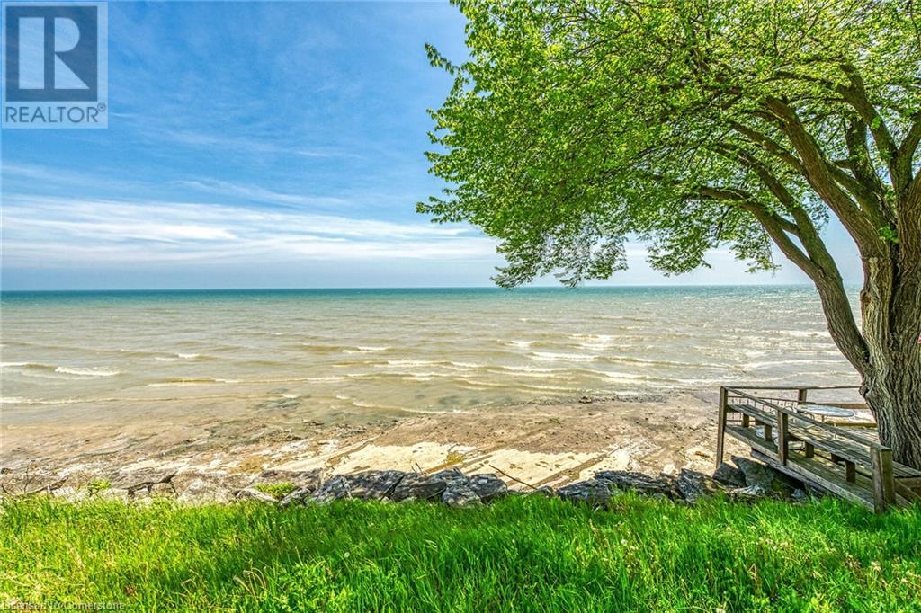 Photo 19 of 39 Blue Water Parkway, Selkirk ON