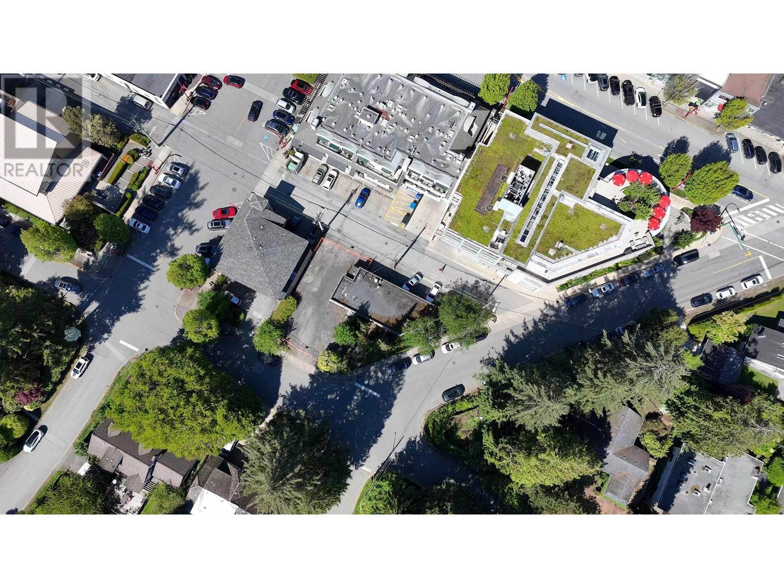 Photo 3 of 1050 W Queens Road, North Vancouver BC