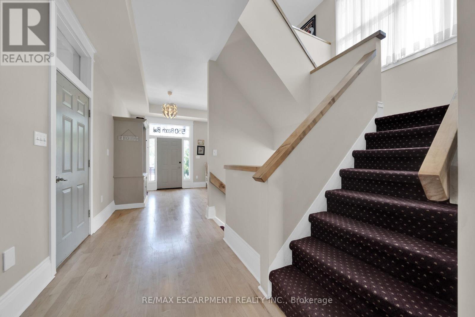 Photo 12 of 550 Beach Boulevard, Hamilton ON