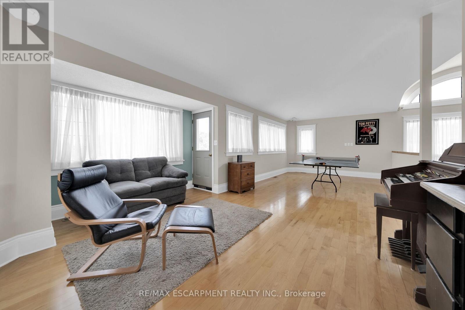 Photo 18 of 550 Beach Boulevard, Hamilton ON