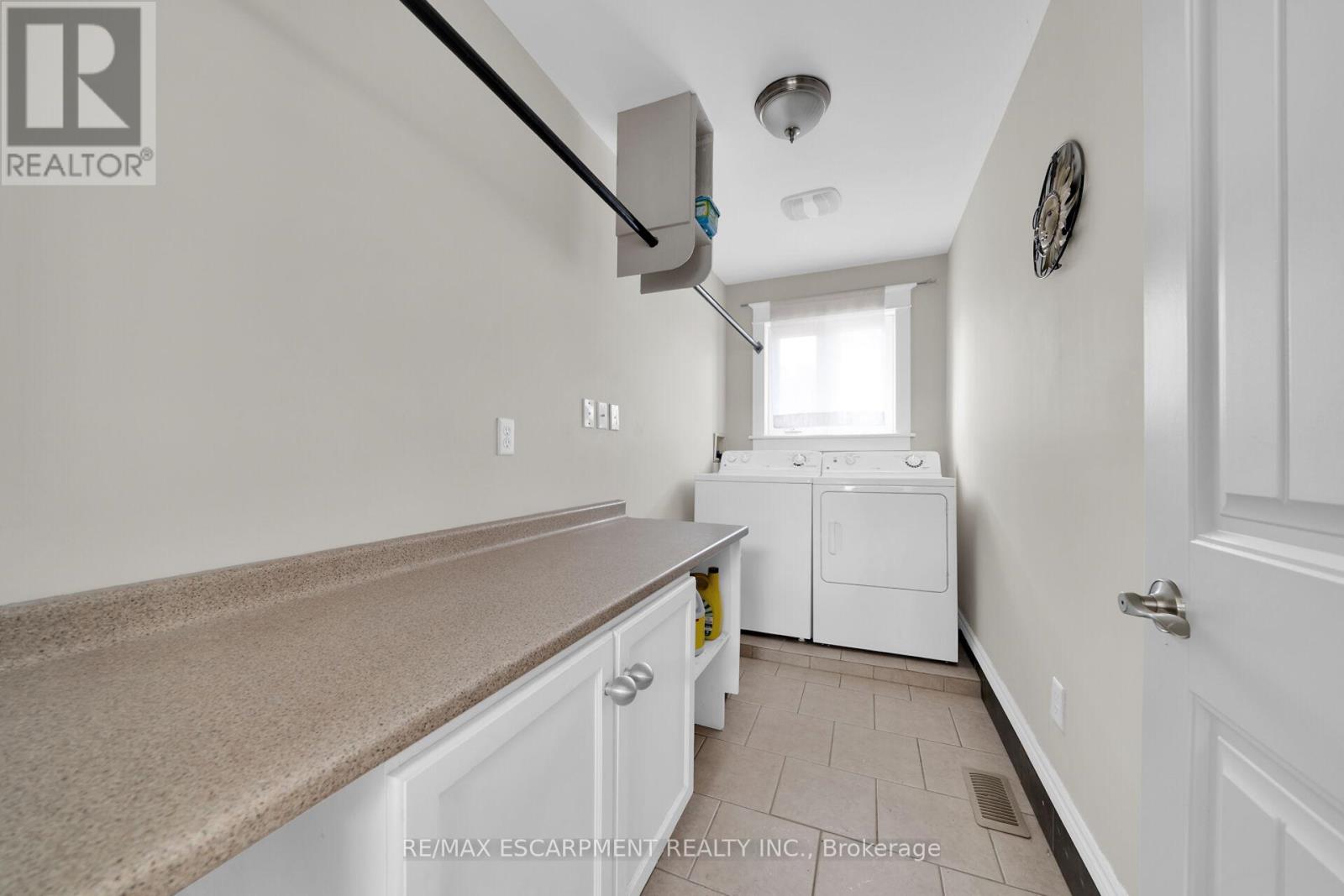 Photo 22 of 550 Beach Boulevard, Hamilton ON