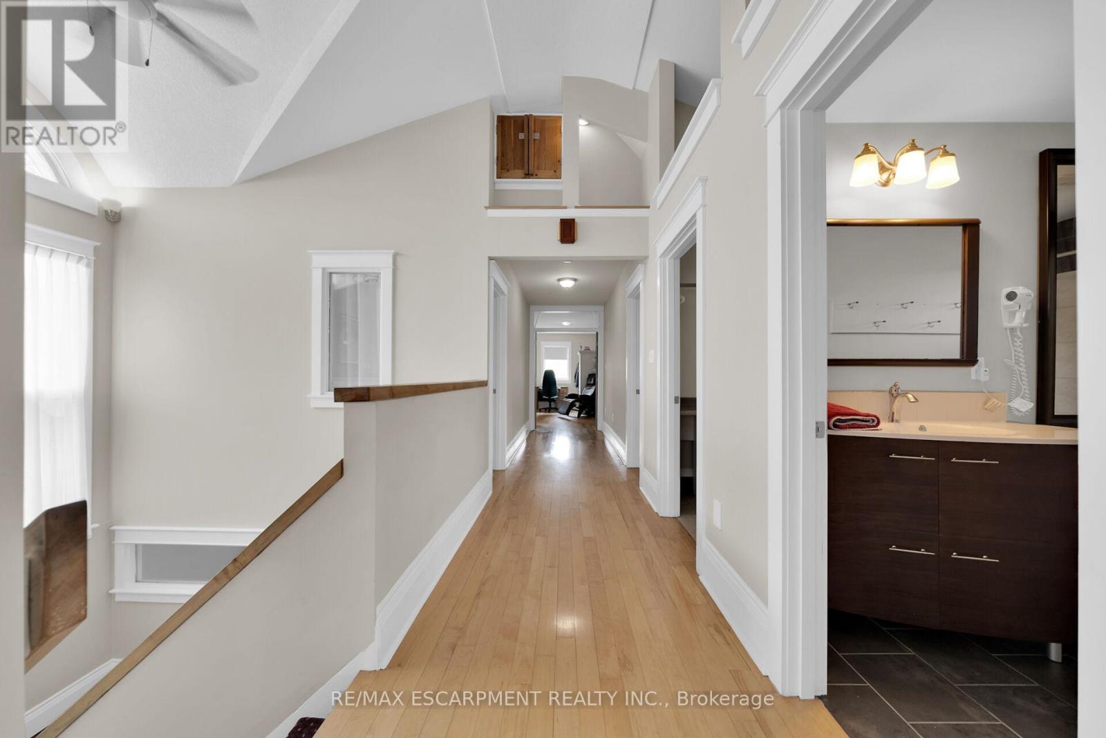 Photo 23 of 550 Beach Boulevard, Hamilton ON