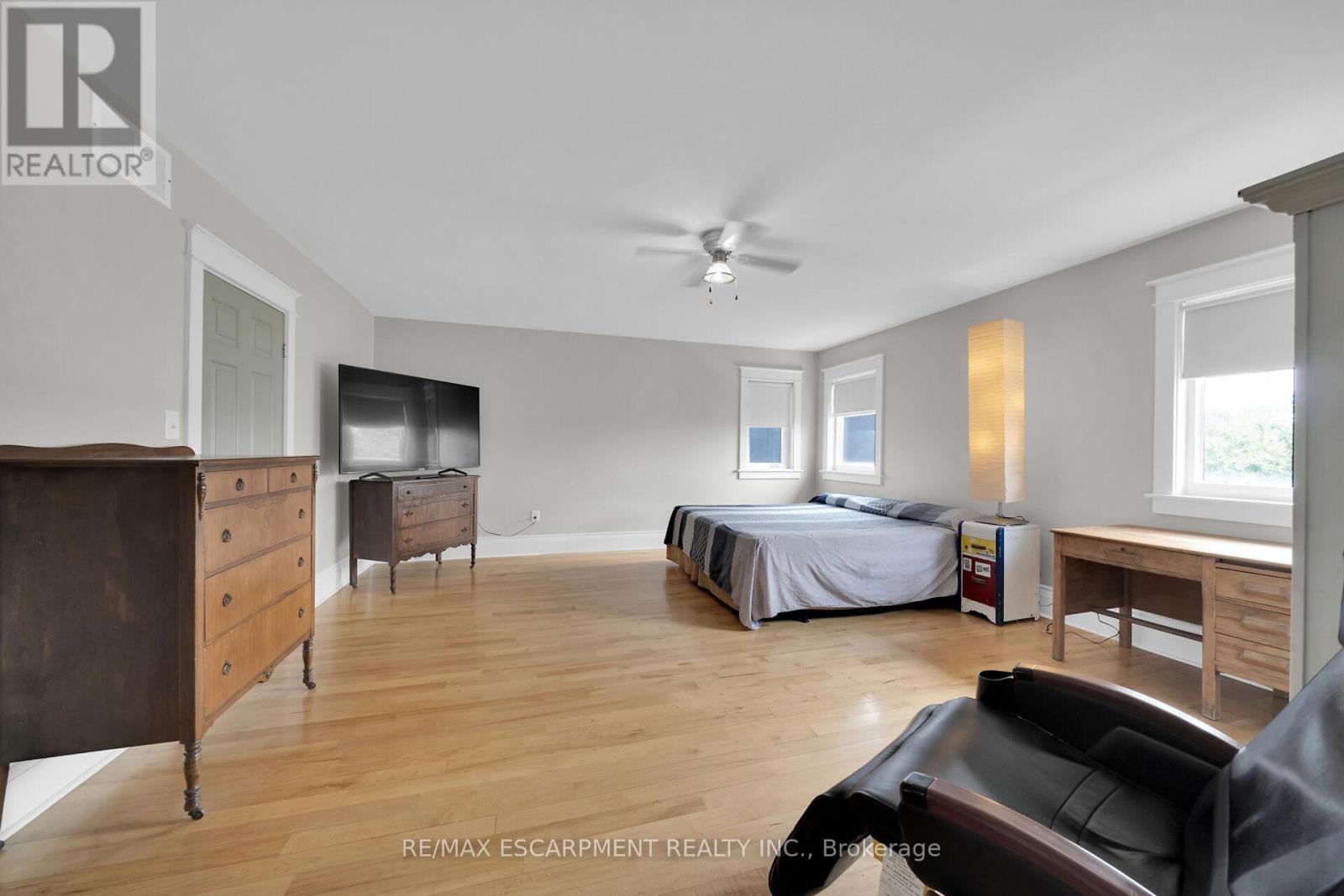 Photo 25 of 550 Beach Boulevard, Hamilton ON