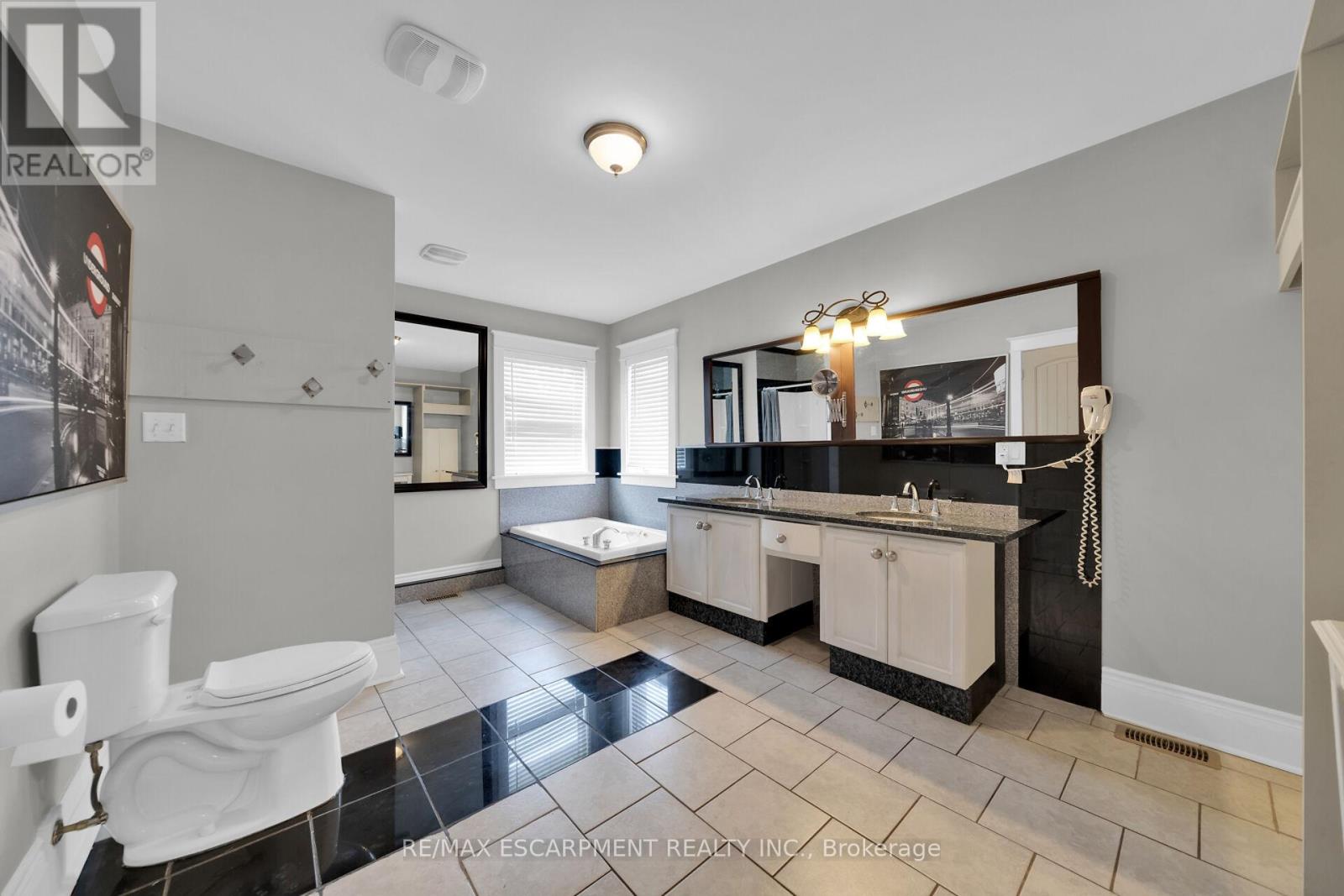 Photo 27 of 550 Beach Boulevard, Hamilton ON