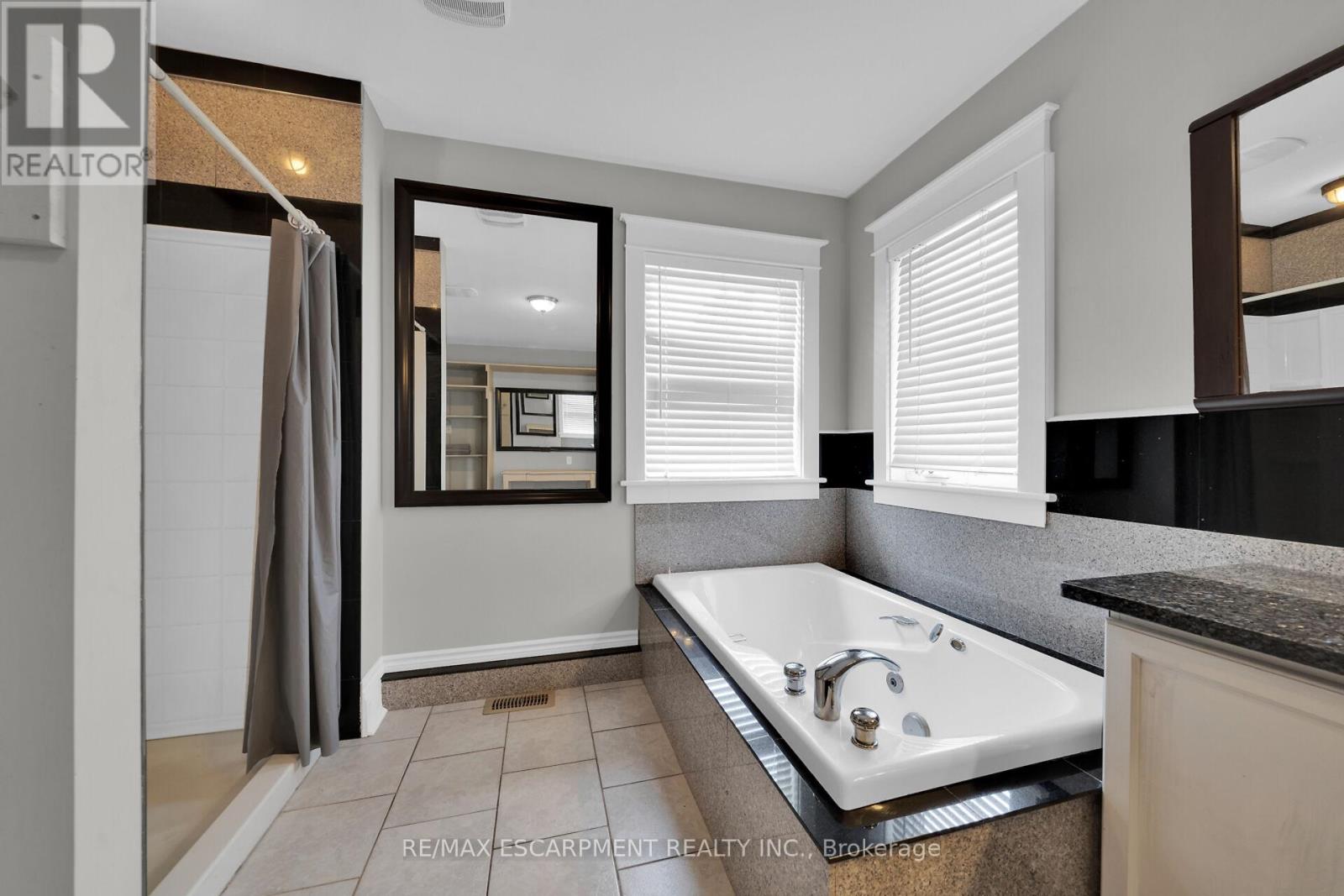 Photo 29 of 550 Beach Boulevard, Hamilton ON