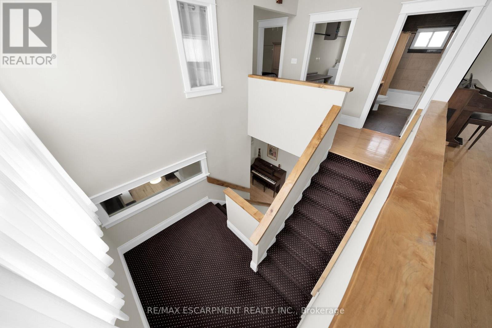 Photo 32 of 550 Beach Boulevard, Hamilton ON