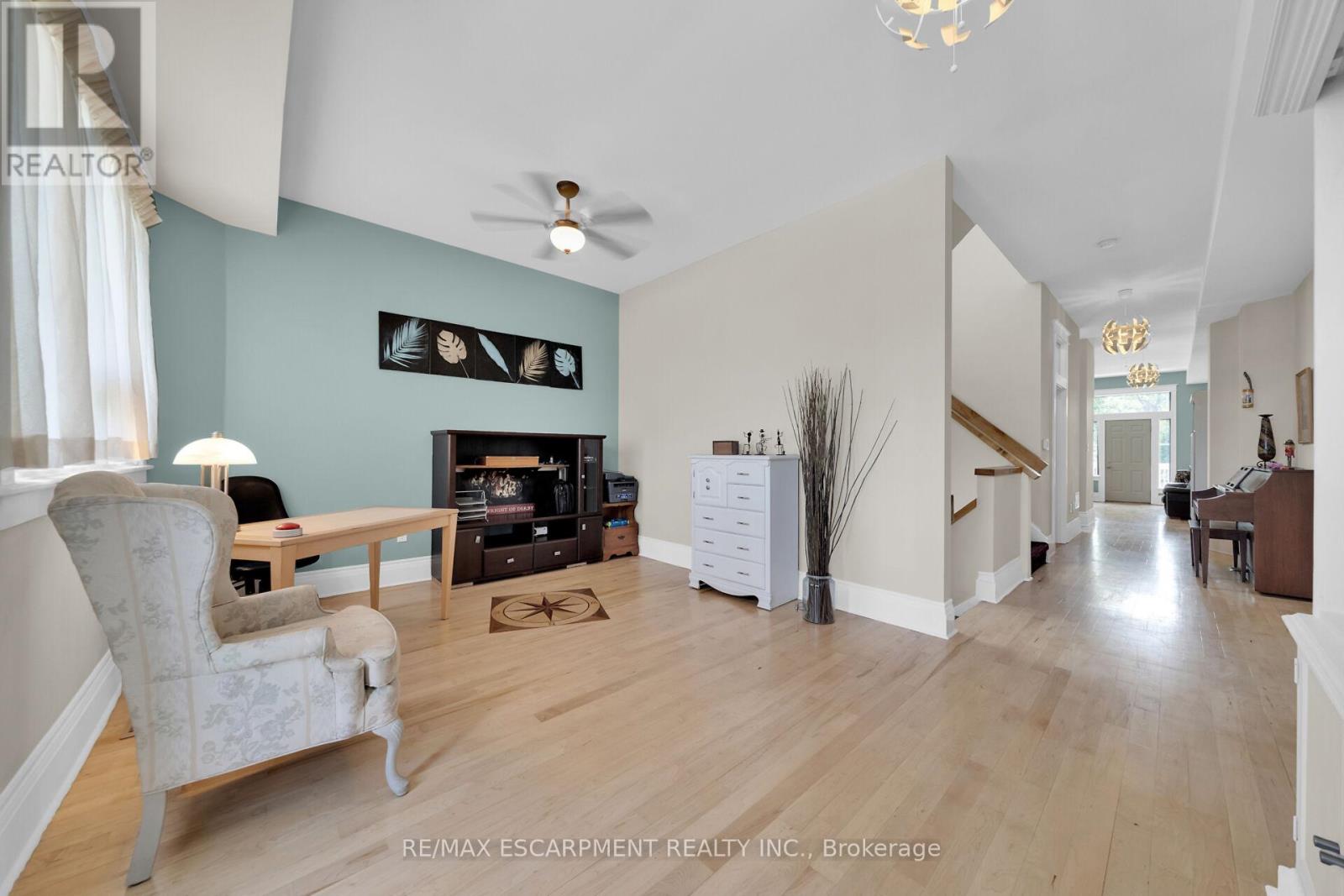 Photo 5 of 550 Beach Boulevard, Hamilton ON