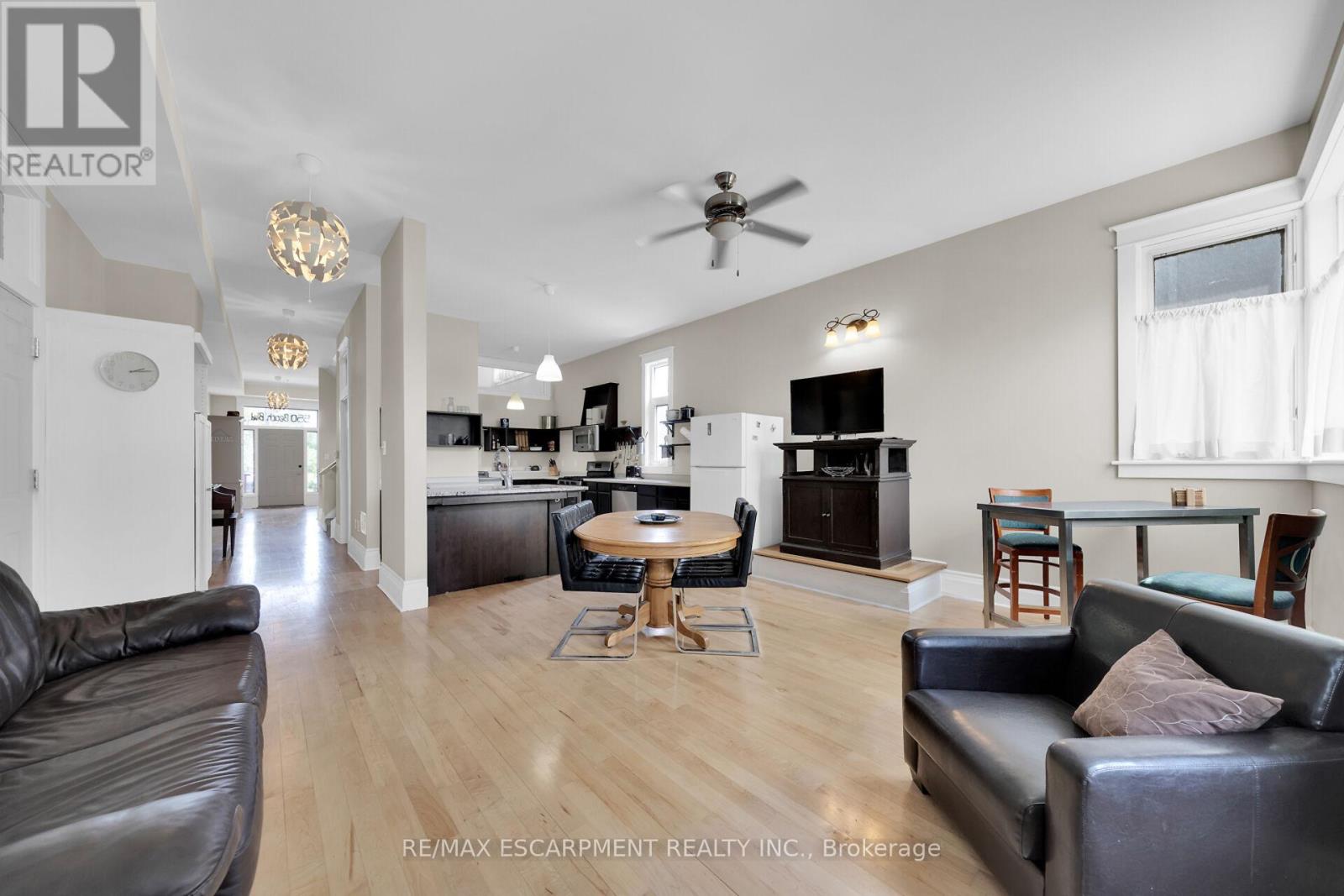 Photo 7 of 550 Beach Boulevard, Hamilton ON