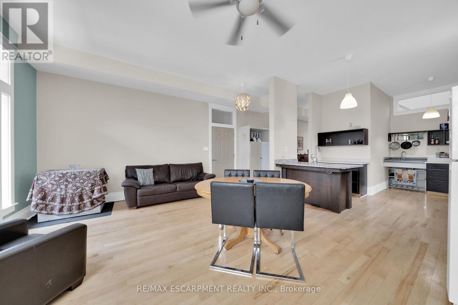 Photo 8 of 550 Beach Boulevard, Hamilton ON