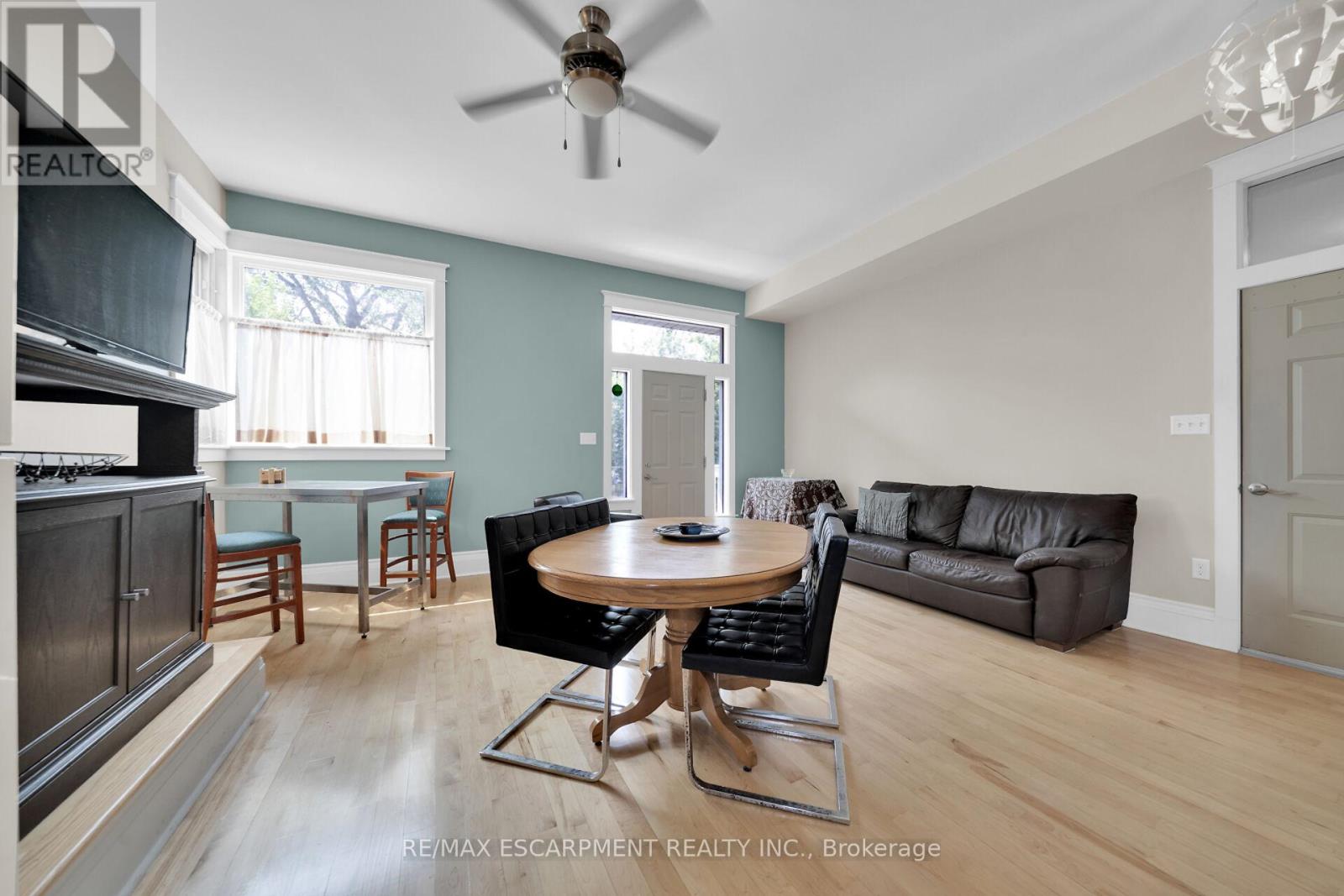 Photo 9 of 550 Beach Boulevard, Hamilton ON