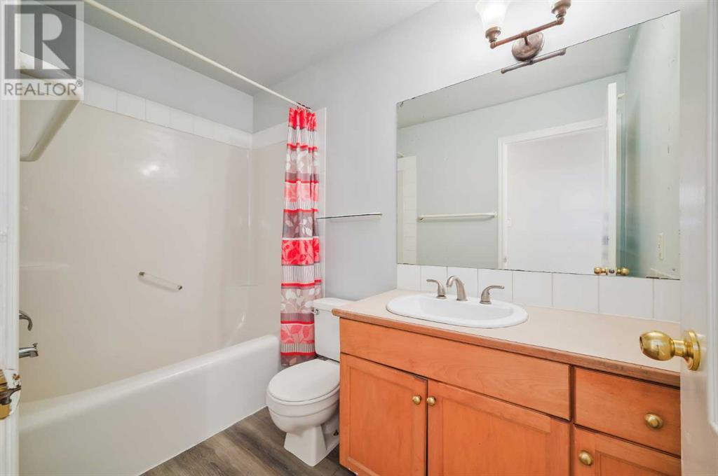 Single Family House Bi-level for Sale in  Saddlemead Way NE Saddle Ridge Calgary 