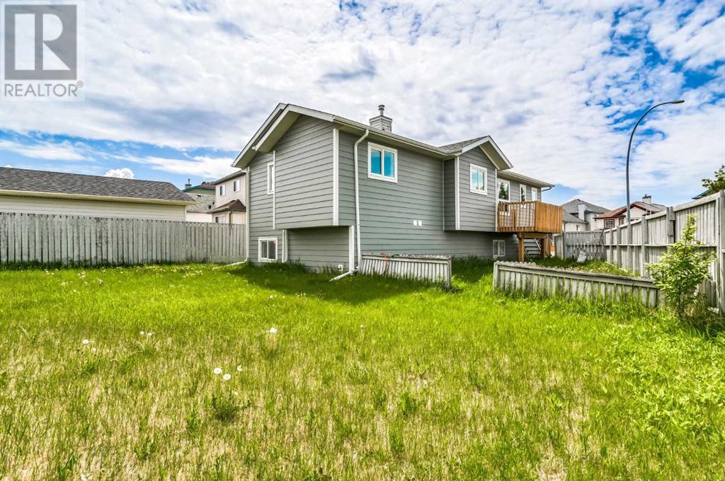 Single Family House Bi-level for Sale in  Saddlemead Way NE Saddle Ridge Calgary 