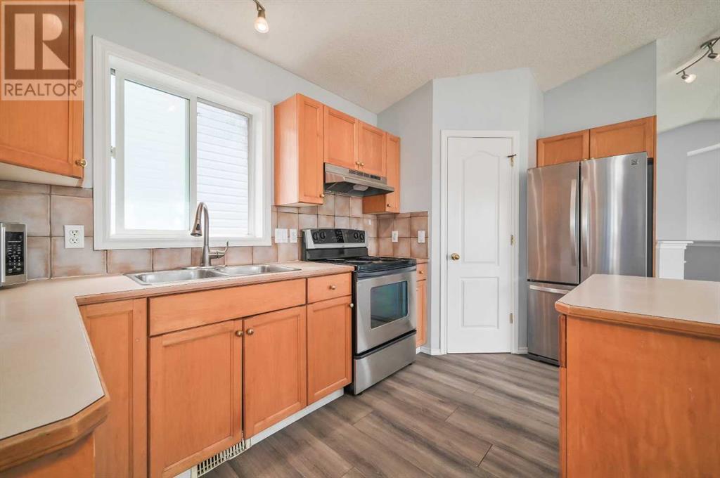 Single Family House Bi-level for Sale in  Saddlemead Way NE Saddle Ridge Calgary 