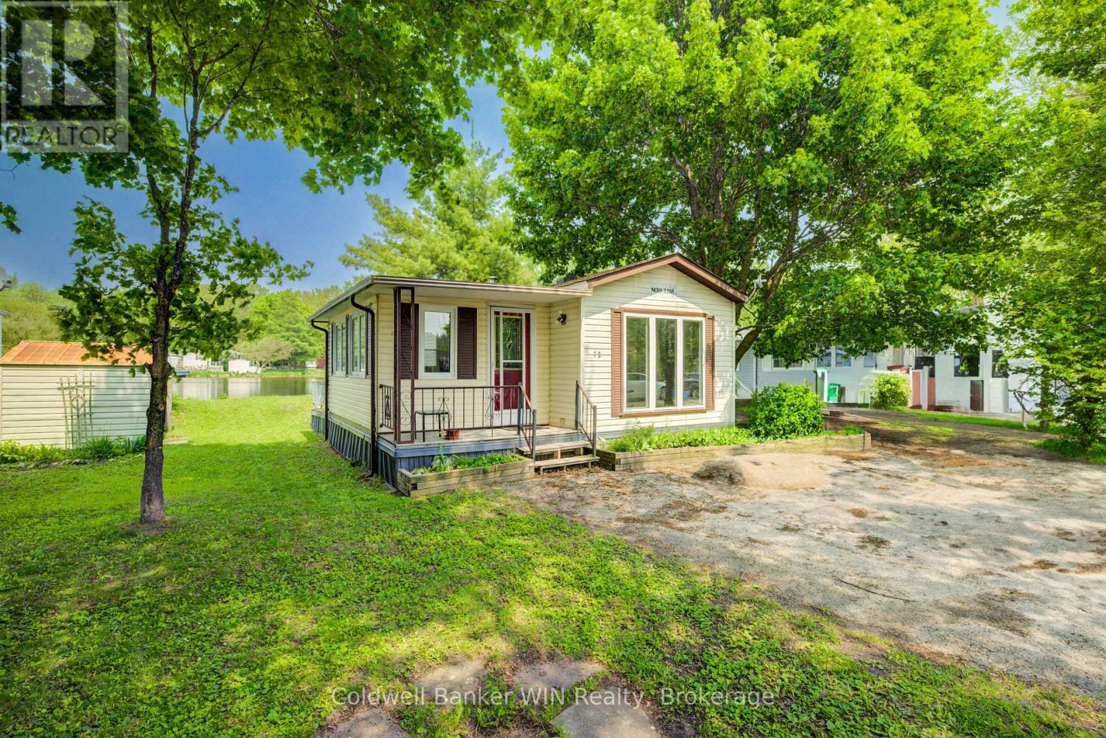 UNIT 72 LAKESIDE - 7489 SIDE ROAD 5 E - 1