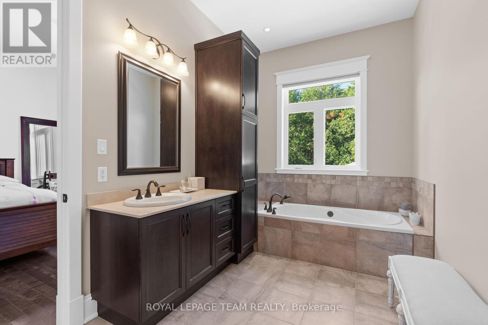 Photo 23 of 5987 Knights Drive, Ottawa ON