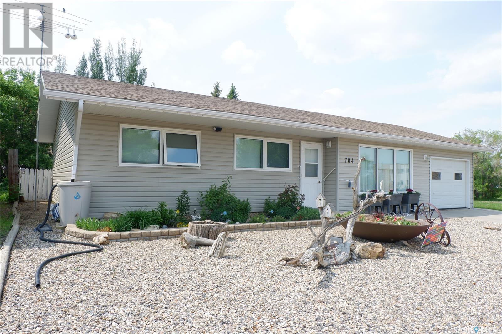 Photo 31 of 704 Leeville Drive, Assiniboia SK