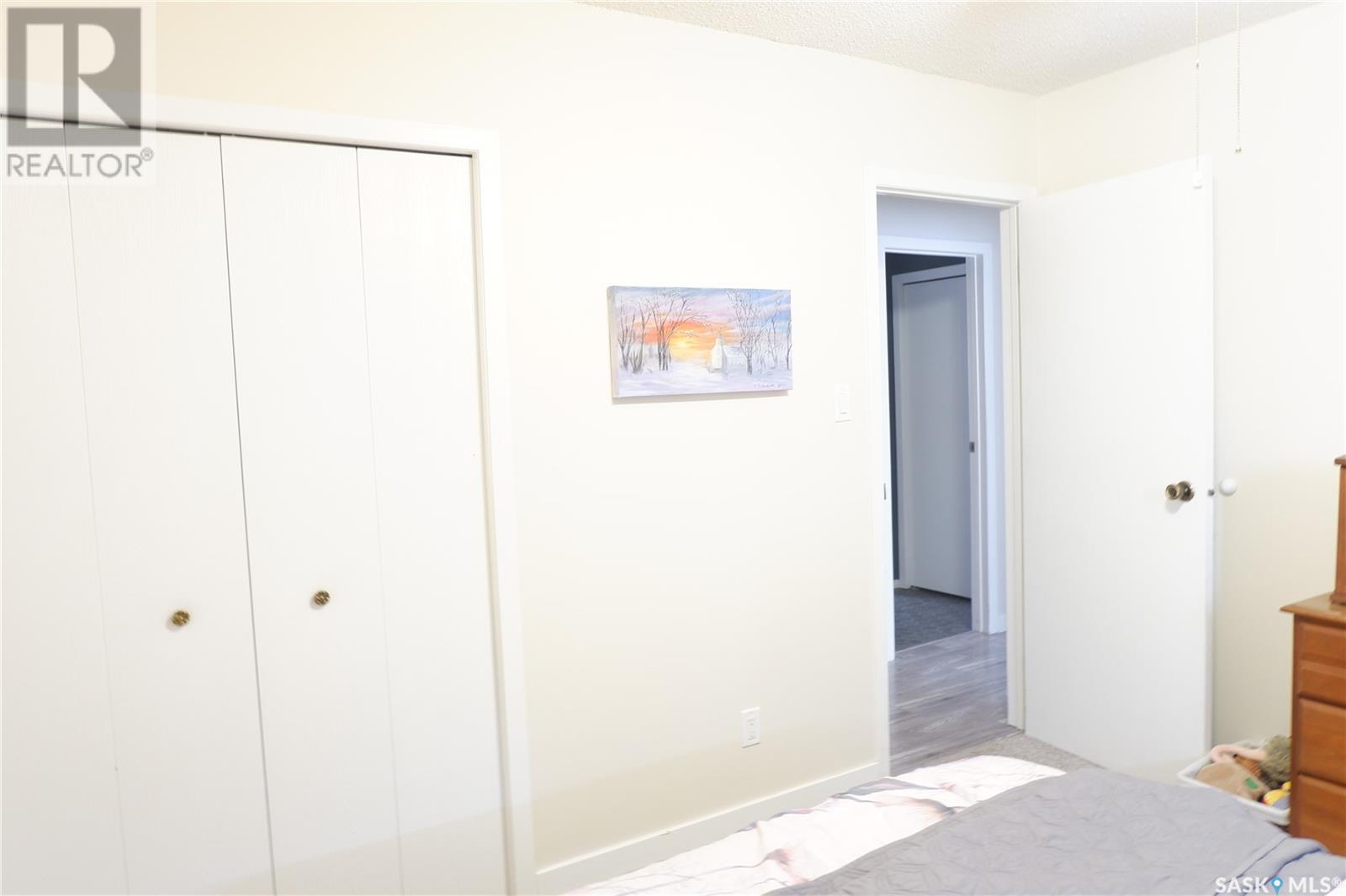 Photo 10 of 704 Leeville Drive, Assiniboia SK