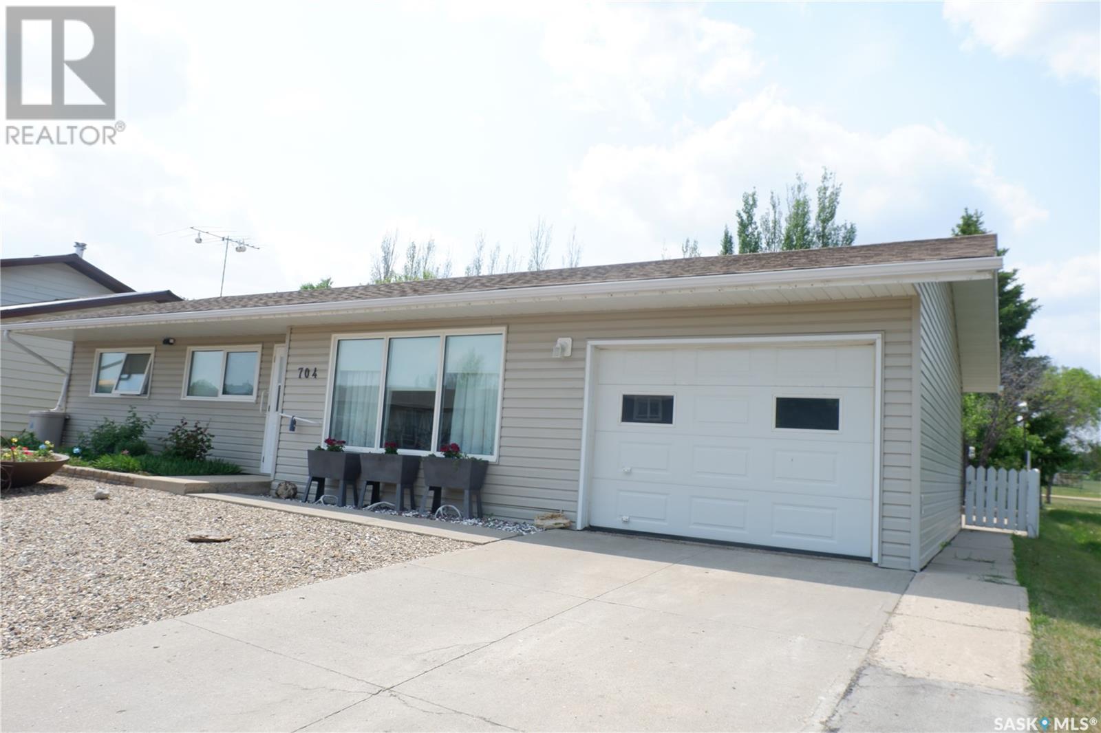 Photo 19 of 704 Leeville Drive, Assiniboia SK