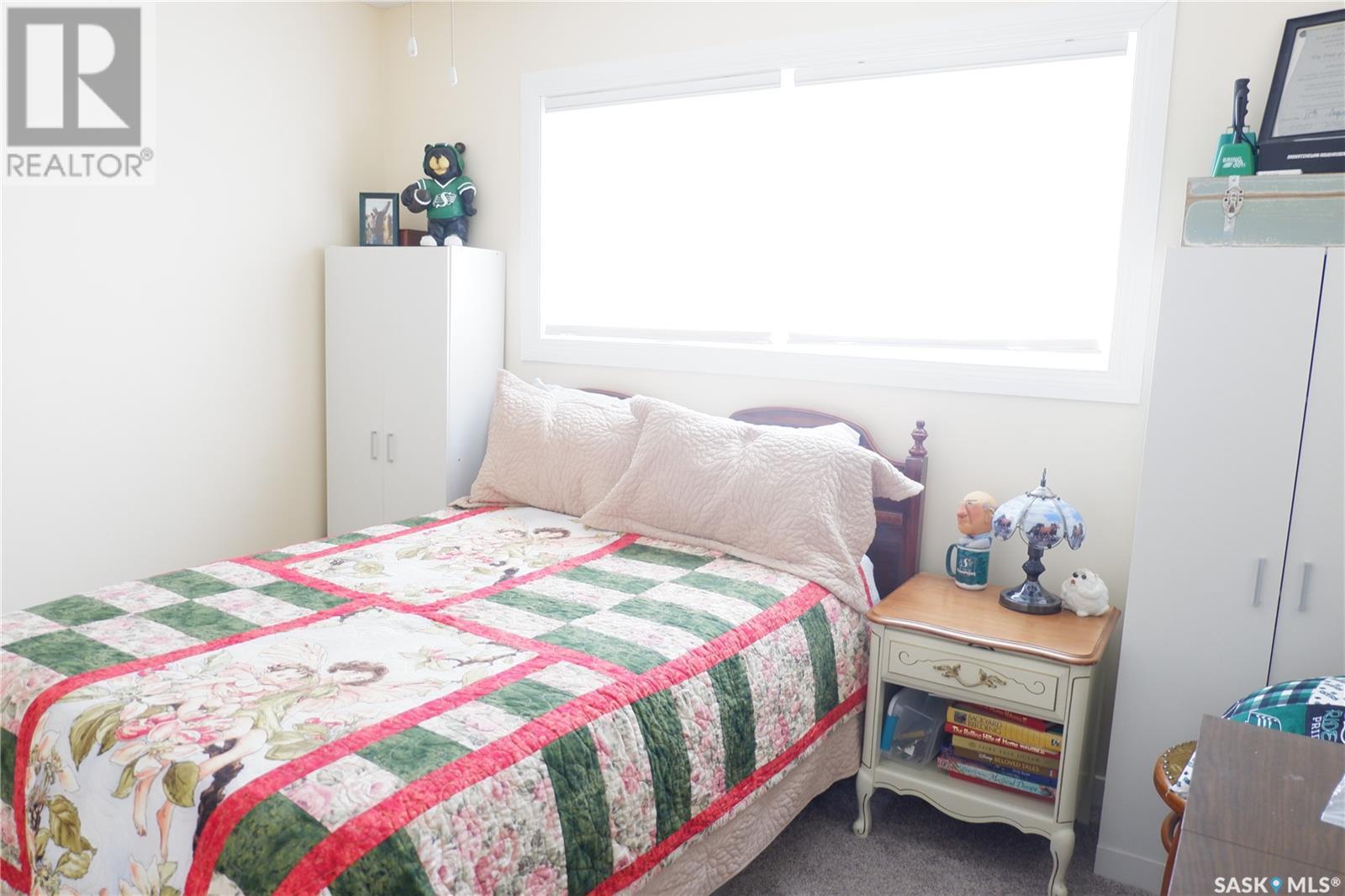 Photo 9 of 704 Leeville Drive, Assiniboia SK