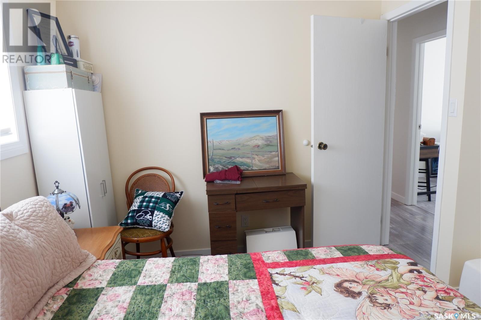 Photo 6 of 704 Leeville Drive, Assiniboia SK