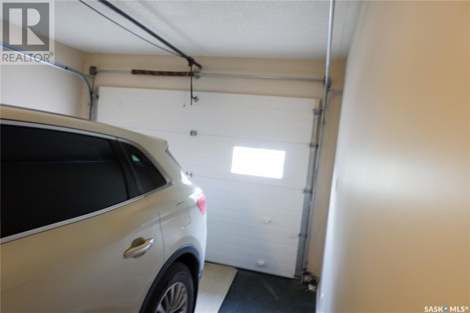 Photo 12 of 704 Leeville Drive, Assiniboia SK