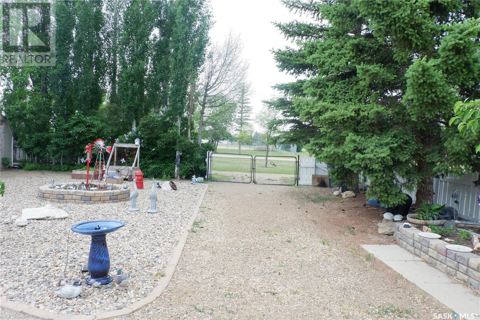 Photo 15 of 704 Leeville Drive, Assiniboia SK