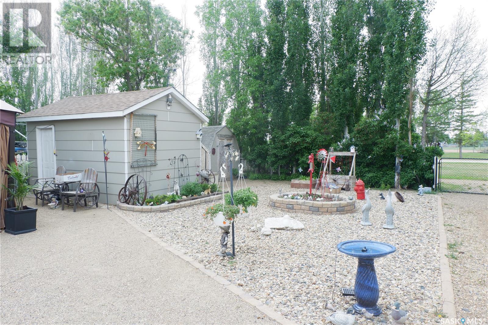 Photo 11 of 704 Leeville Drive, Assiniboia SK