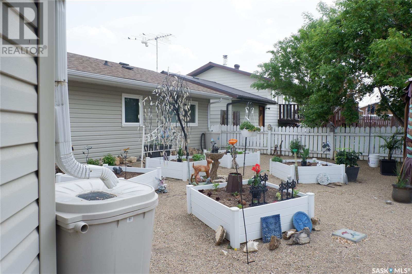 Photo 22 of 704 Leeville Drive, Assiniboia SK