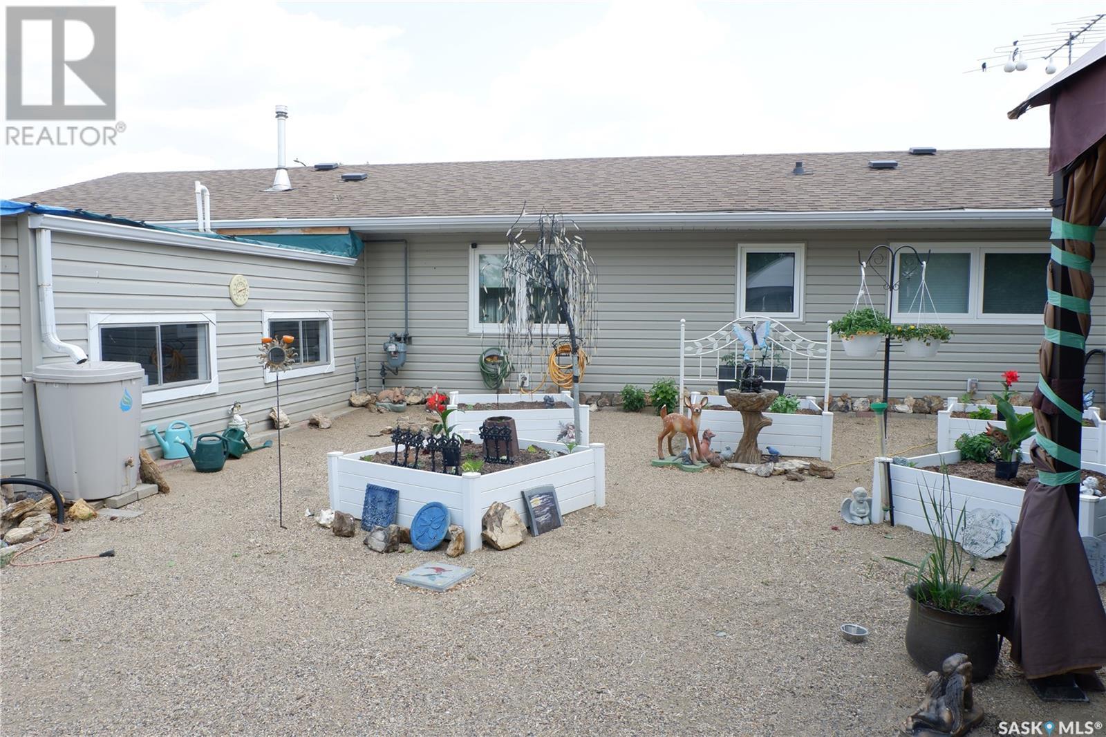 Photo 14 of 704 Leeville Drive, Assiniboia SK
