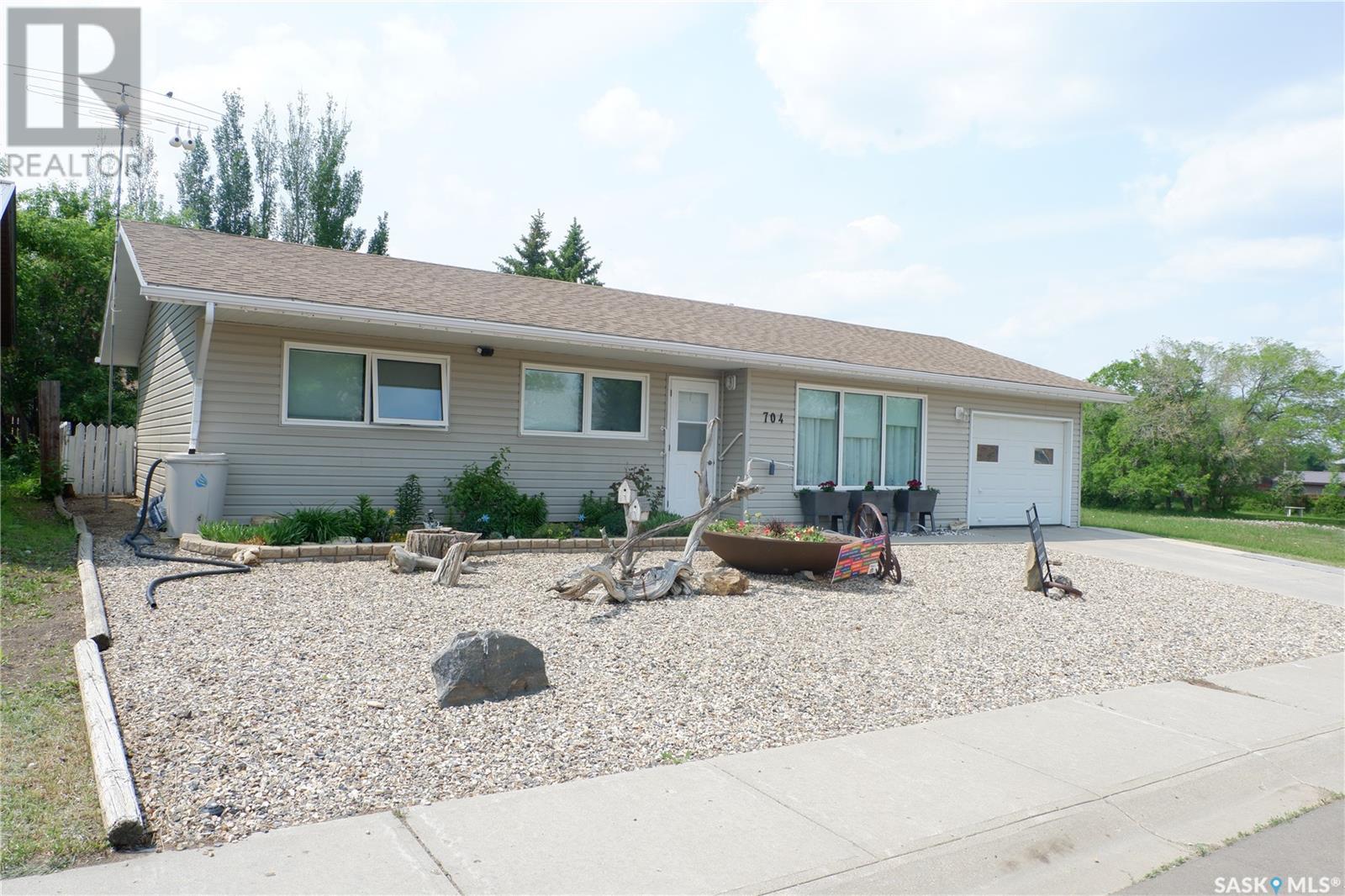 Photo 35 of 704 Leeville Drive, Assiniboia SK