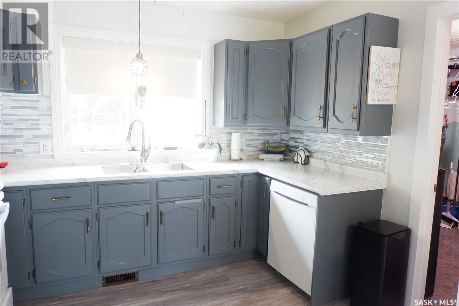 Photo 33 of 704 Leeville Drive, Assiniboia SK