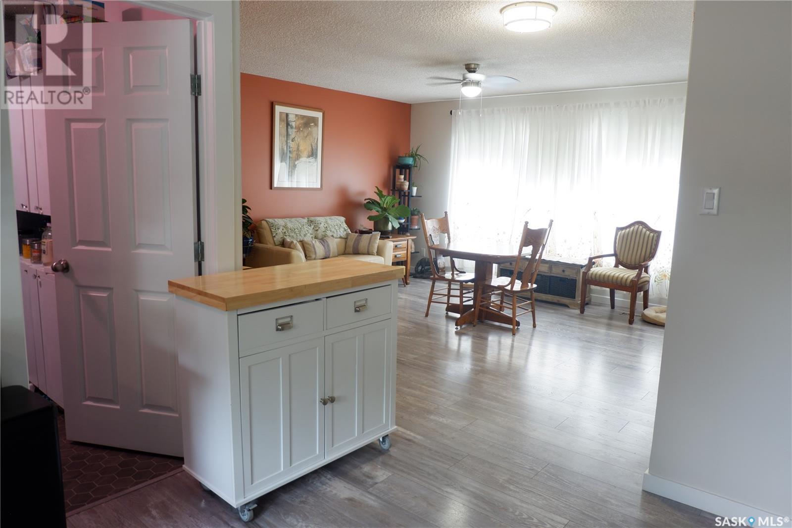 Photo 8 of 704 Leeville Drive, Assiniboia SK