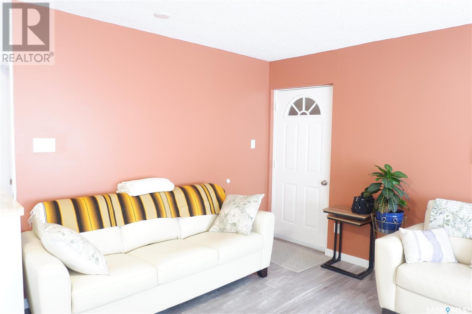 Photo 32 of 704 Leeville Drive, Assiniboia SK