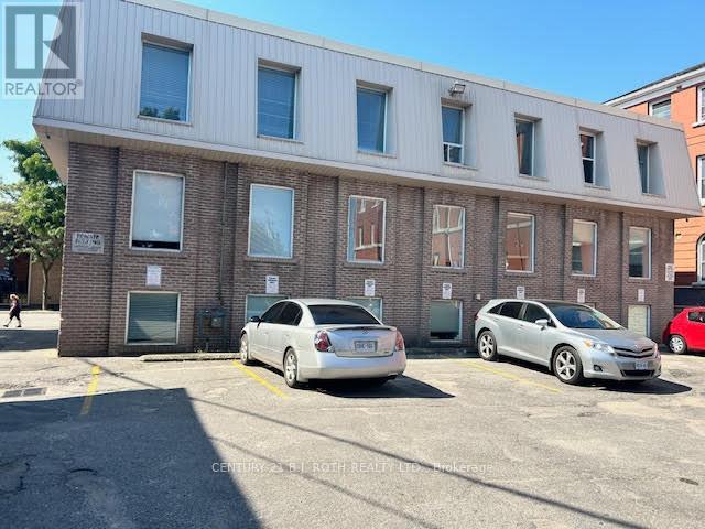 Photo 2 of 10 Peter Street N, Orillia ON