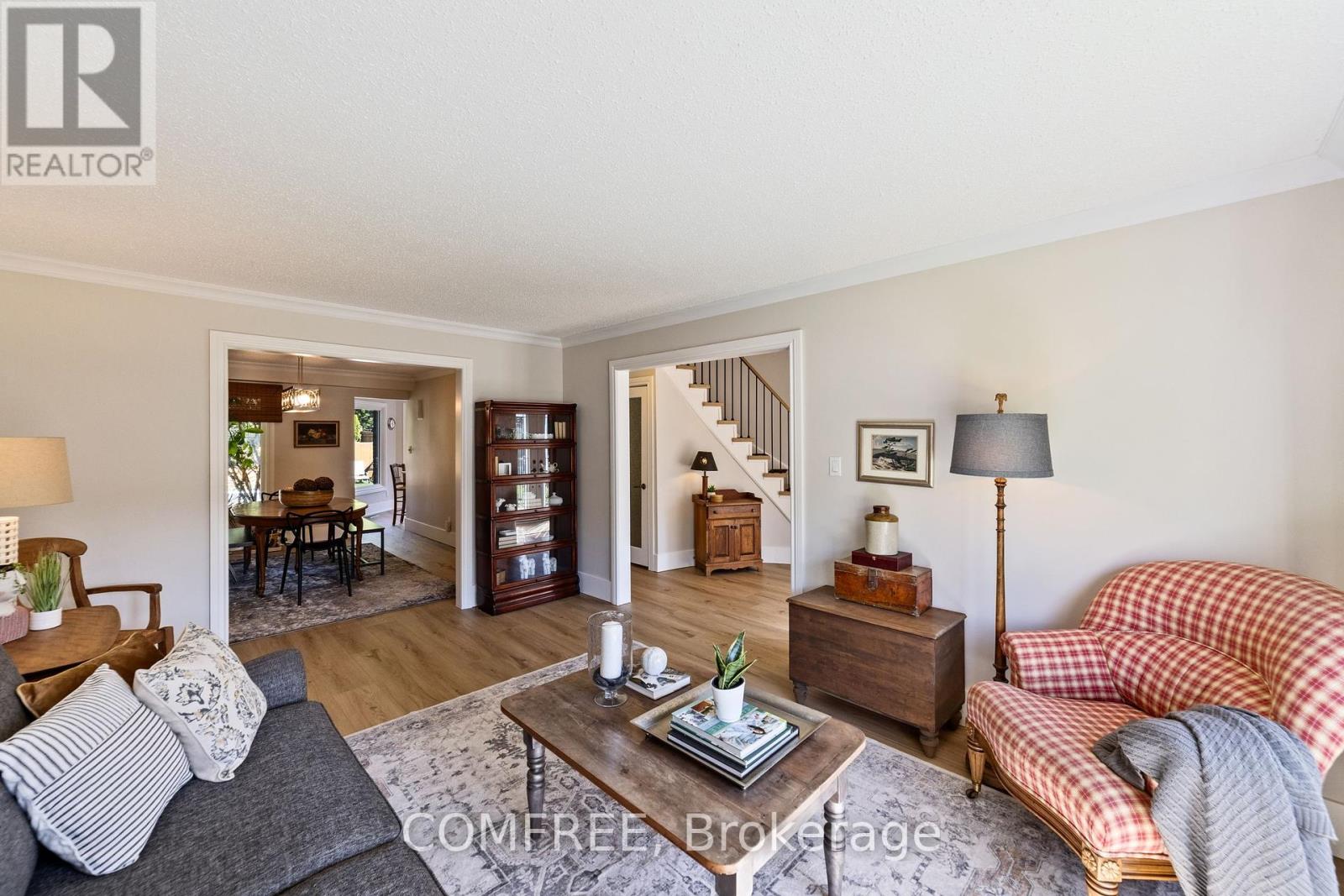 Photo 7 of 2131 Upland Drive, Burlington ON