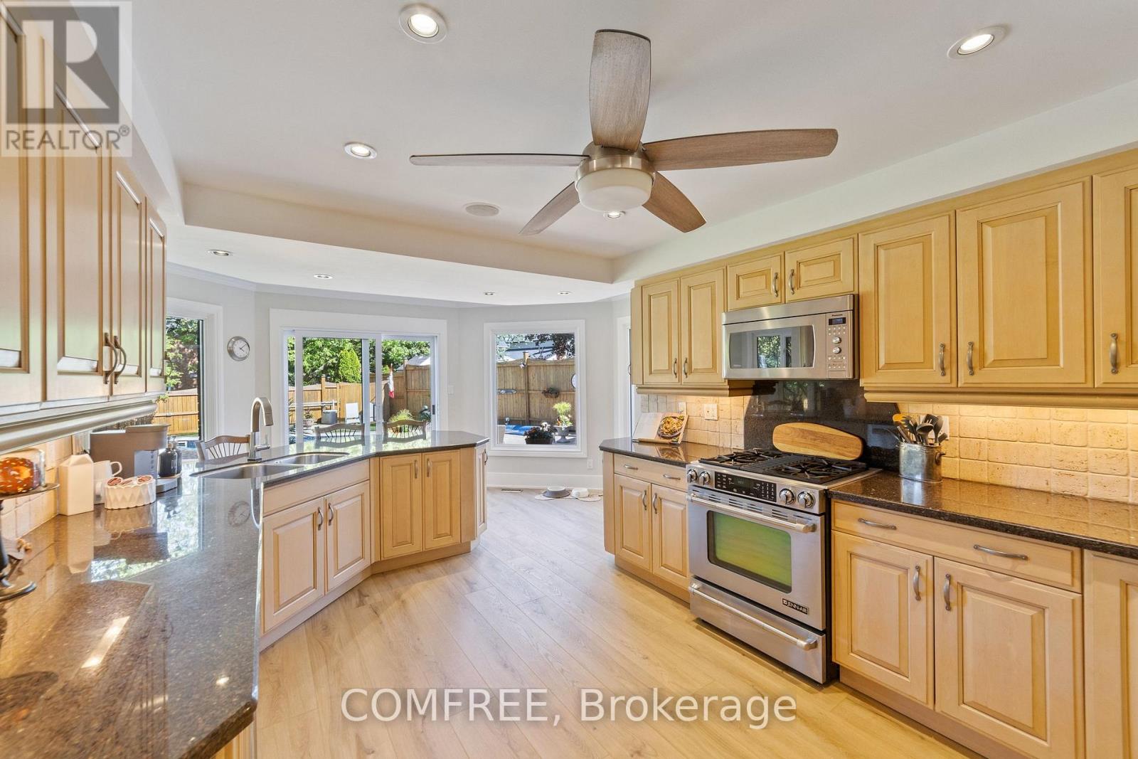 Photo 9 of 2131 Upland Drive, Burlington ON