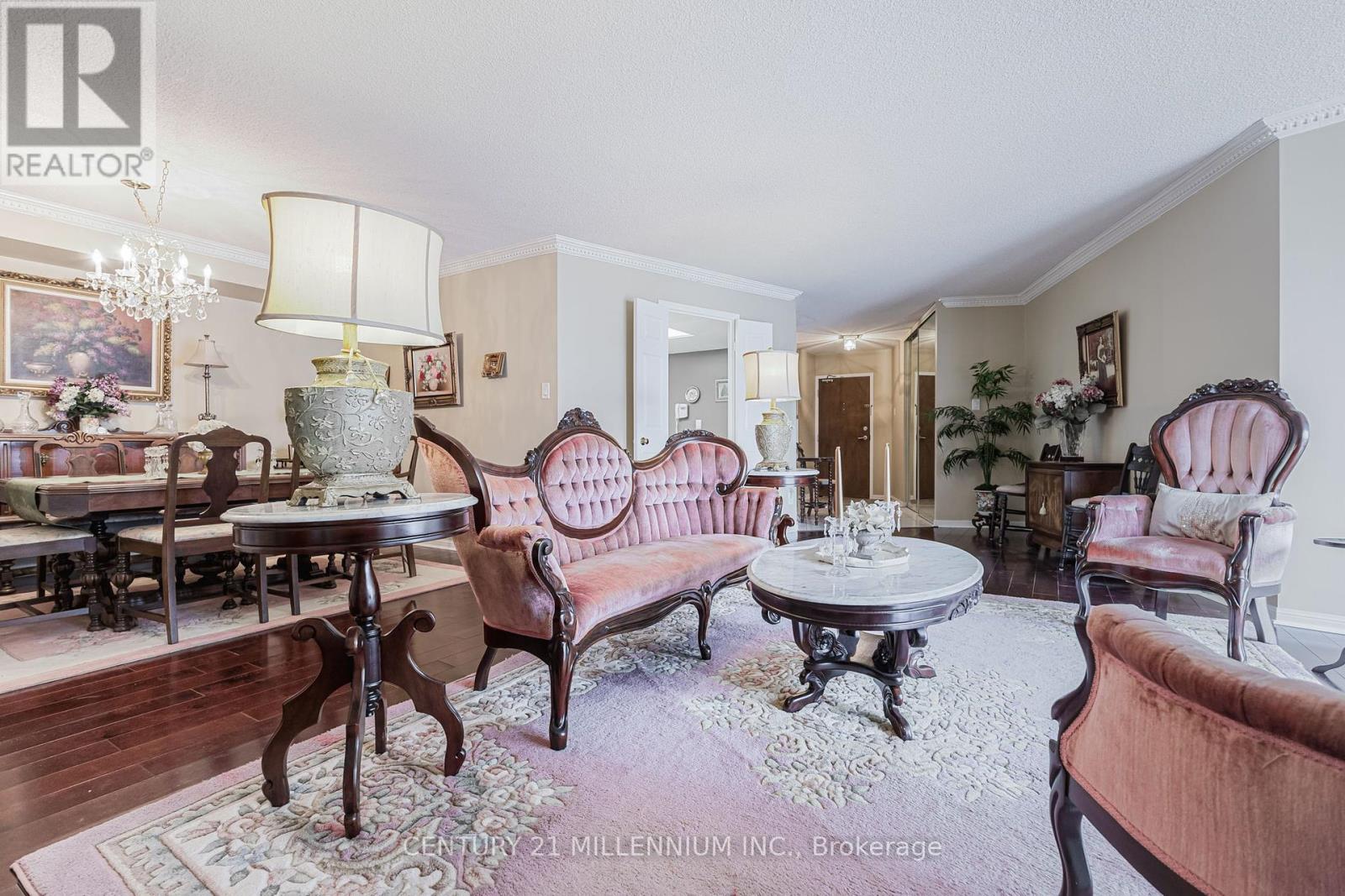 Photo 3 of 210 1230 Marlborough Court, Oakville ON