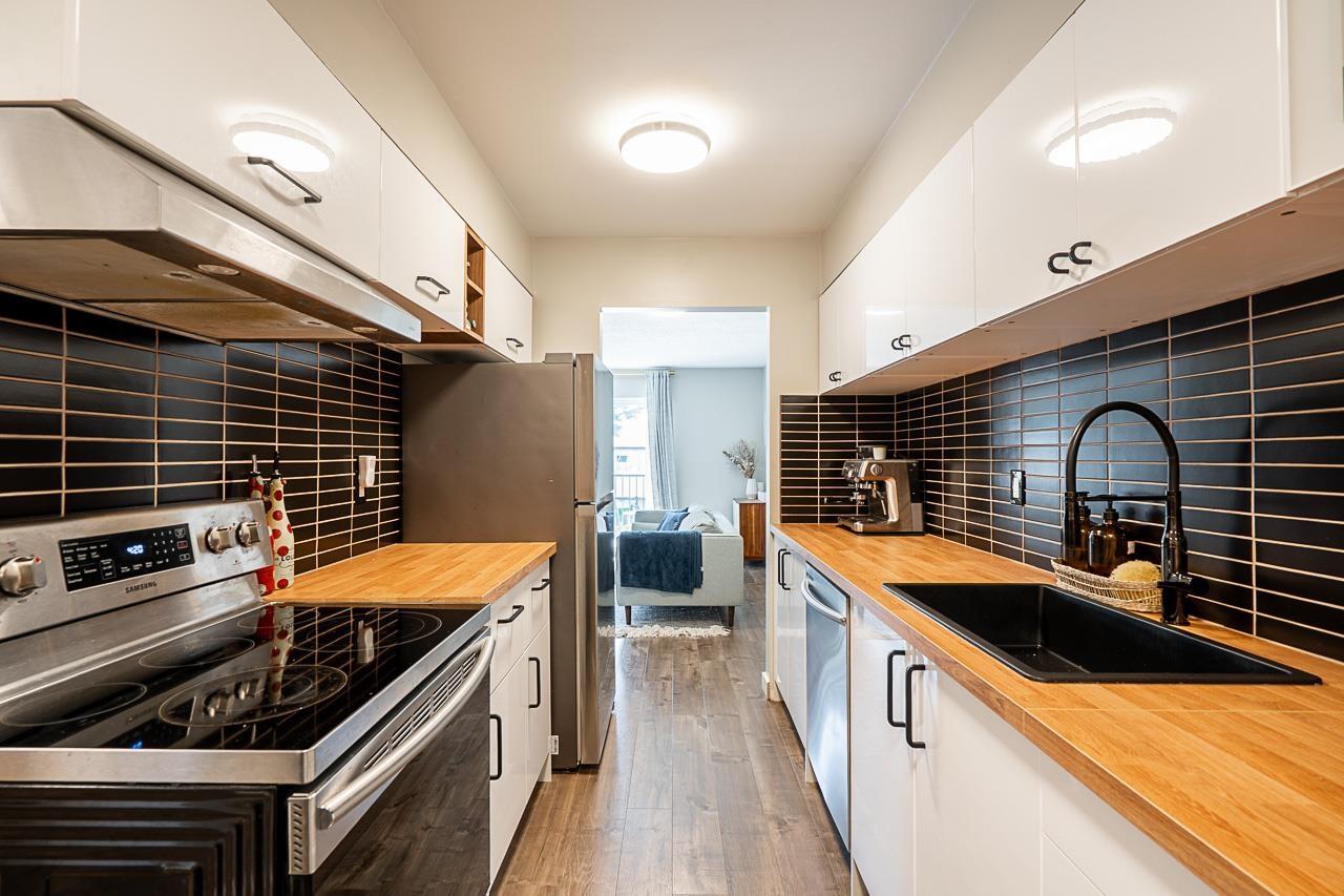 Photo 4 of 203 5191 203 Street, Langley BC