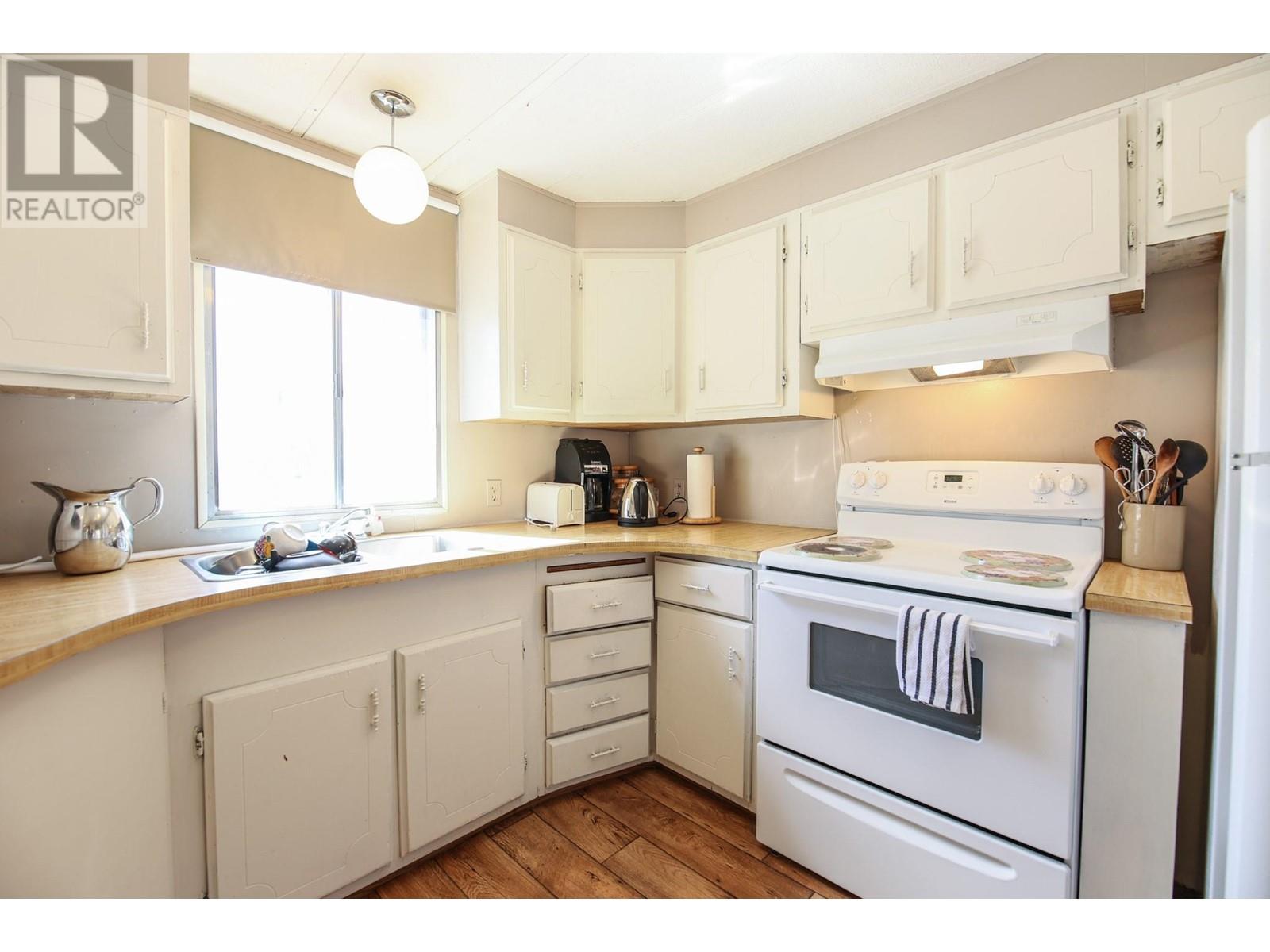 250 Longjoe Road, Osoyoos