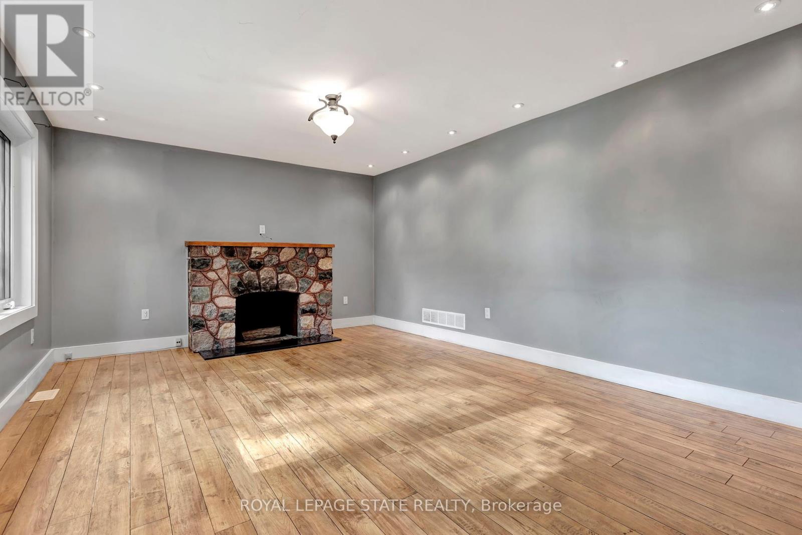 Photo 18 of 121 King Street E, Hamilton ON