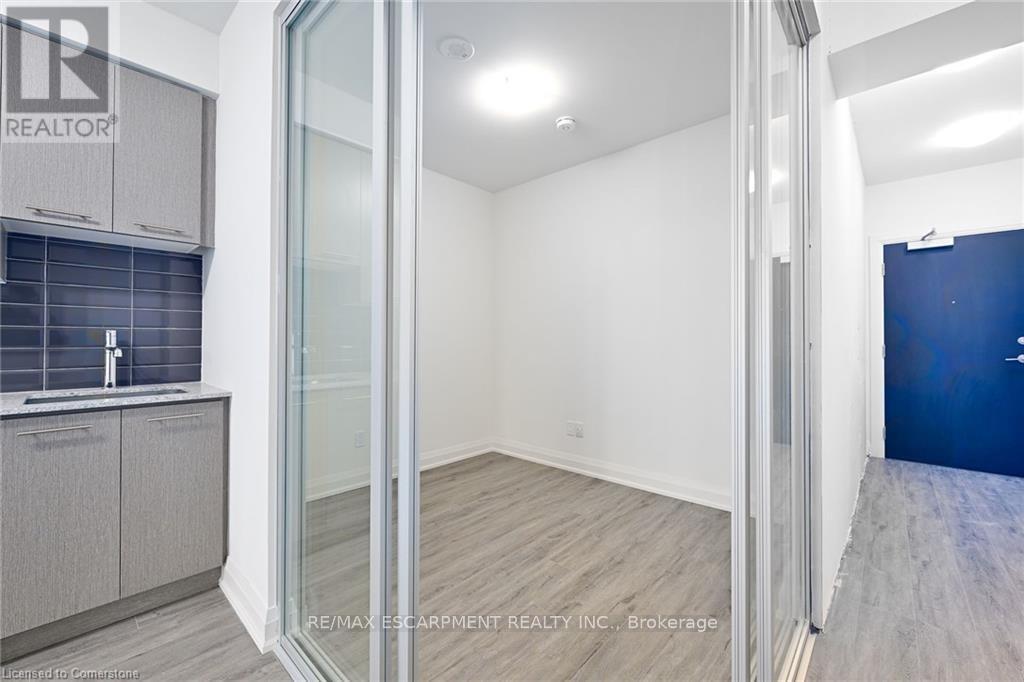 Photo 3 of 901 385 Winston Road, Grimsby ON