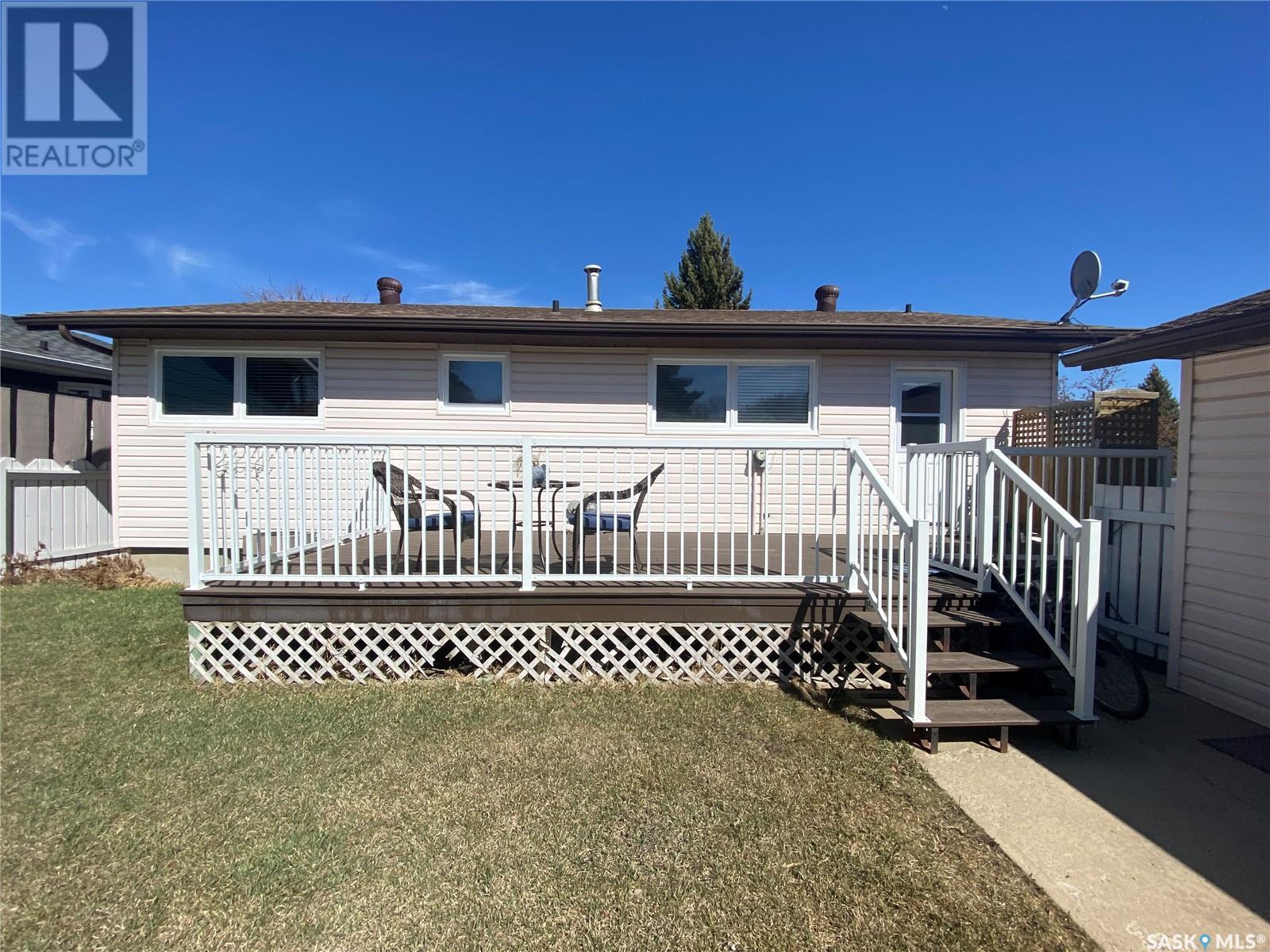Photo 9 of 362 Powell Crescent, Swift Current SK