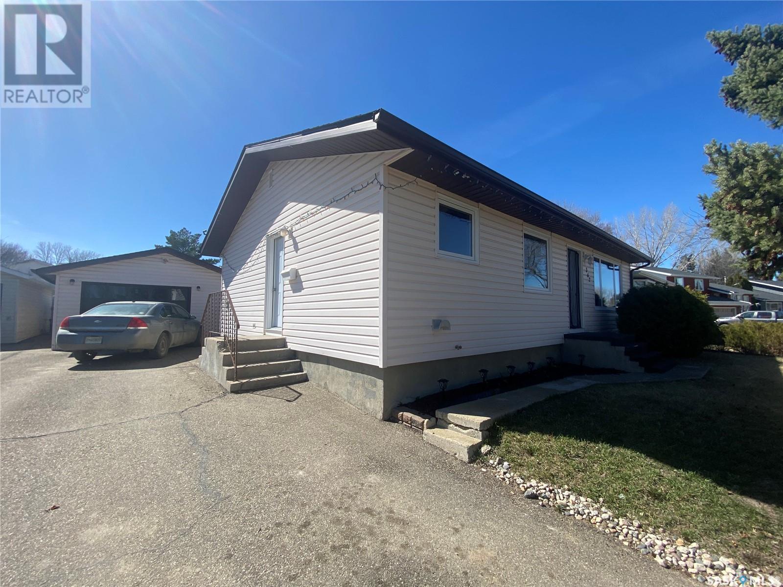 Photo 11 of 362 Powell Crescent, Swift Current SK